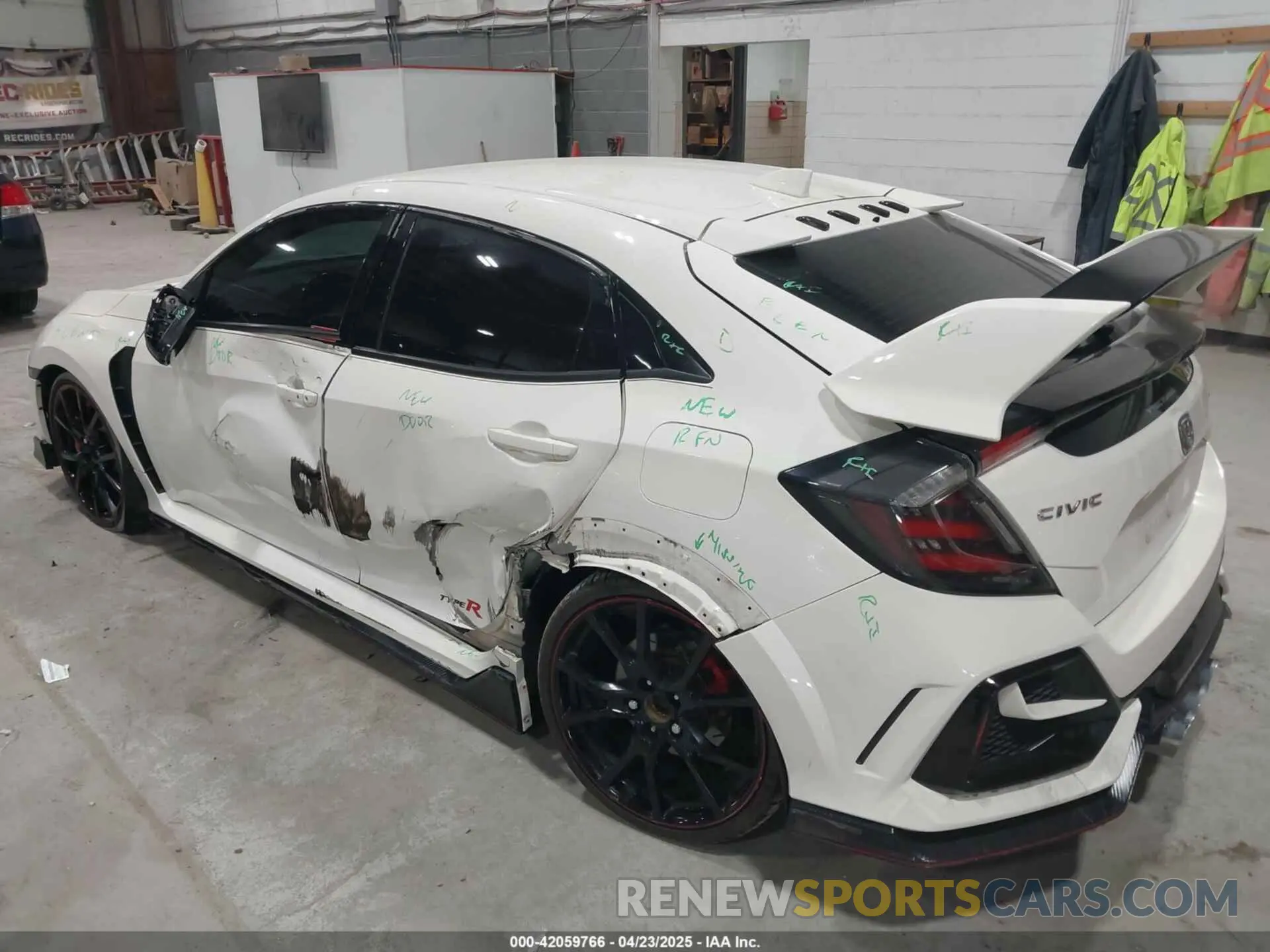 17 Photograph of a damaged car SHHFK8G72LU200596 HONDA CIVIC TYPE R 2020