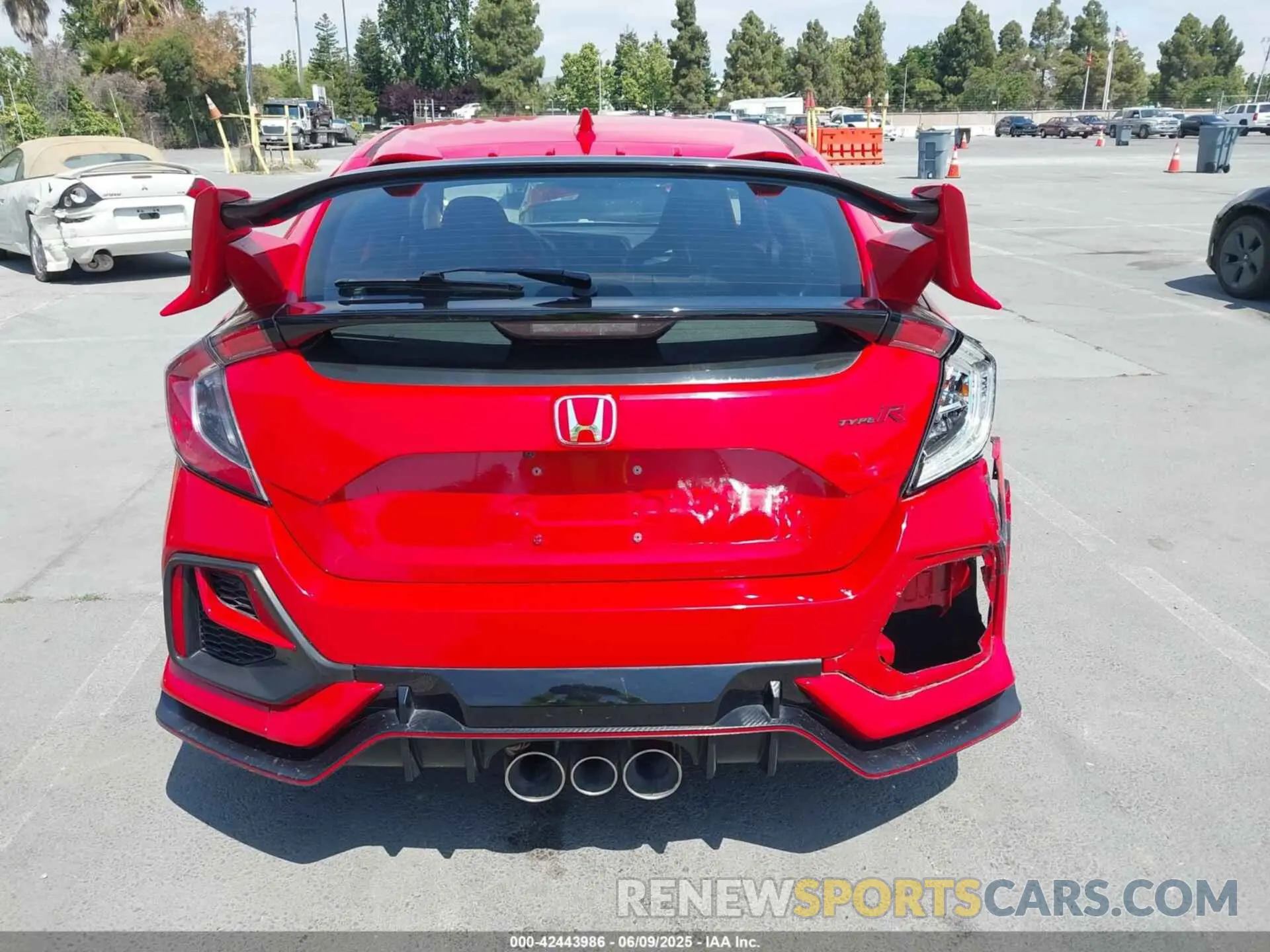 17 Photograph of a damaged car SHHFK8G79MU202167 HONDA CIVIC TYPE R 2021