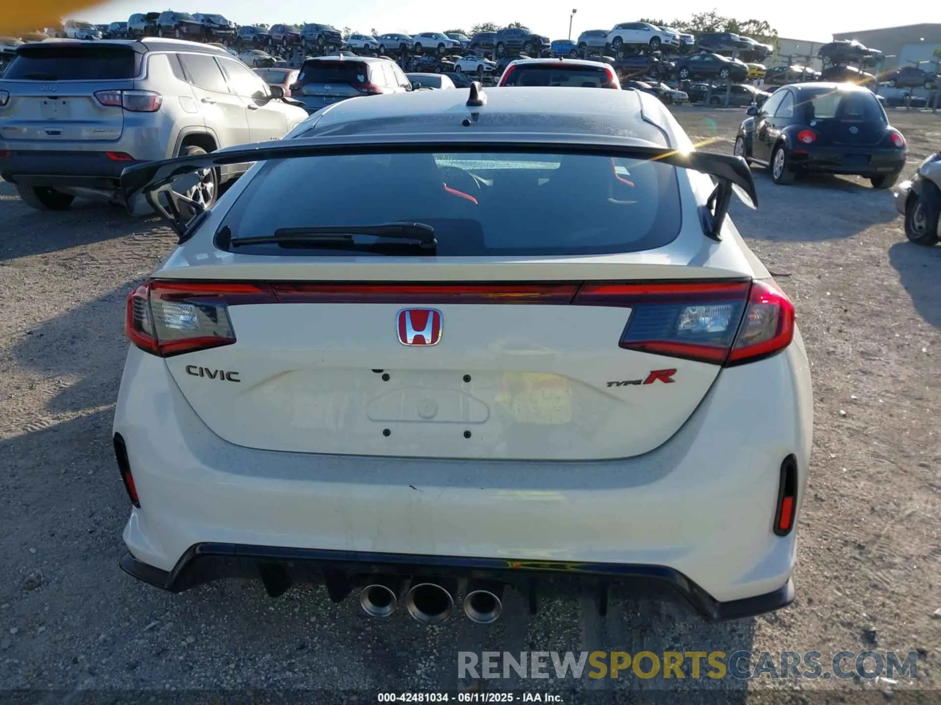 17 Photograph of a damaged car JHMFL5G42PX001724 HONDA CIVIC TYPE R 2023