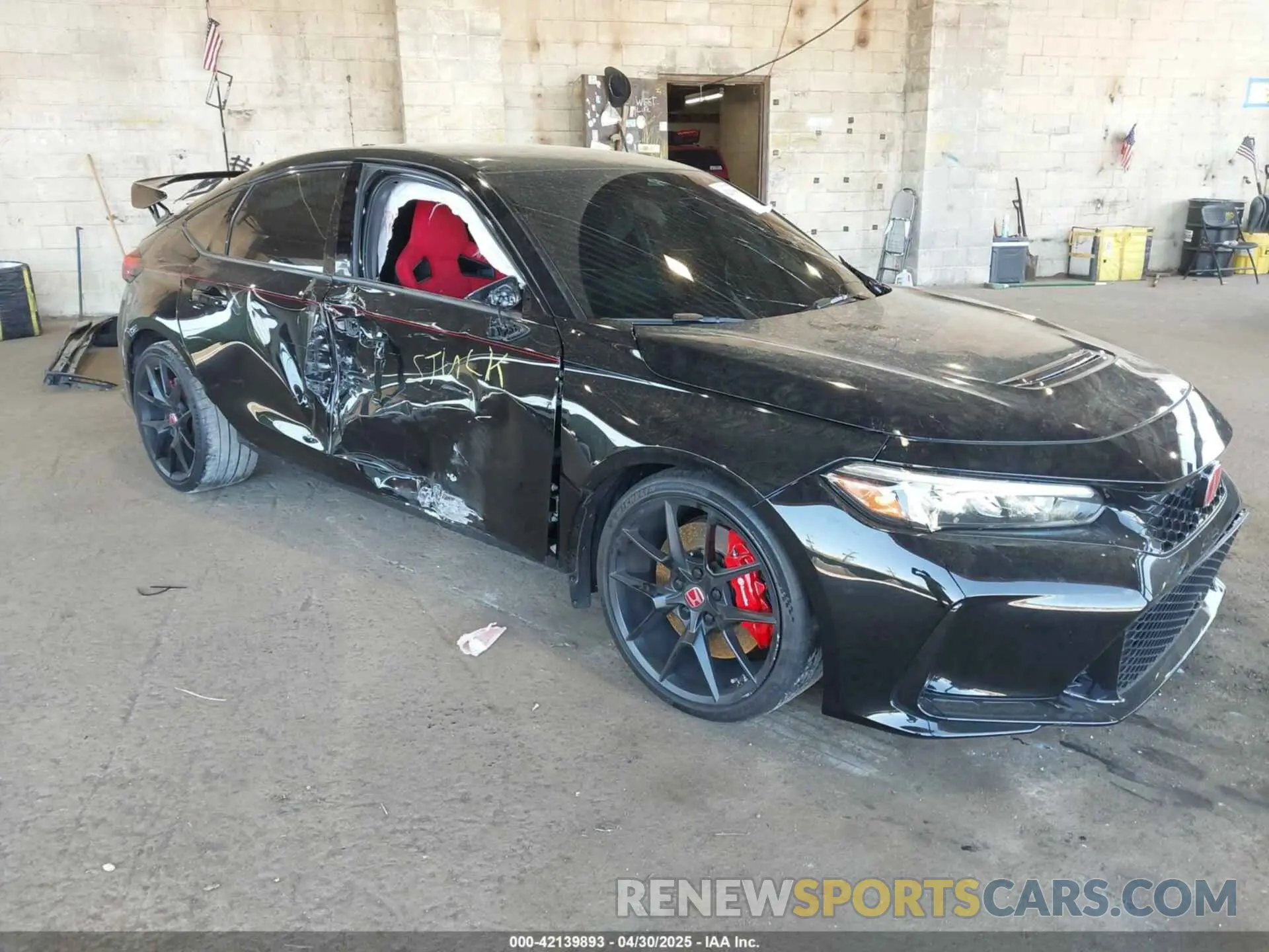 1 Фотография поврежденного автомобиля JHMFL5G4XSX001561 HONDA CIVIC TYPE R 2025