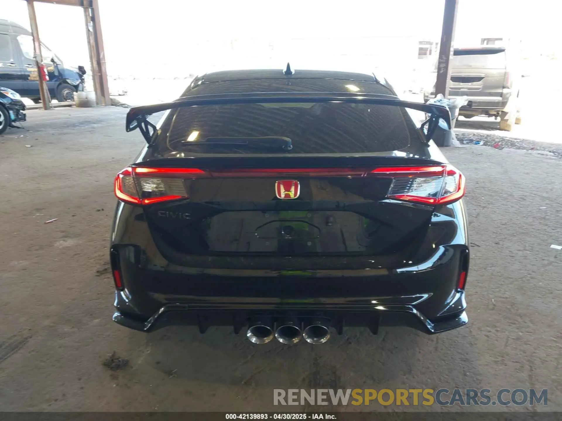 17 Фотография поврежденного автомобиля JHMFL5G4XSX001561 HONDA CIVIC TYPE R 2025