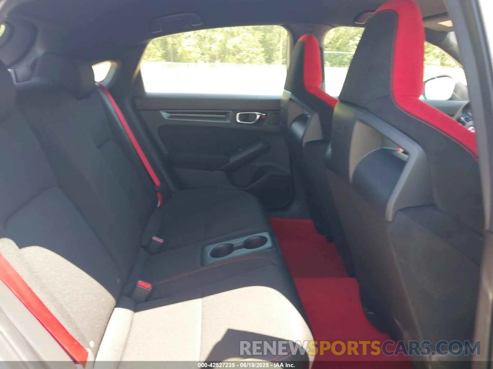 8 Фотография поврежденного автомобиля JHMFL5G4XSX003066 HONDA CIVIC TYPE R 2025