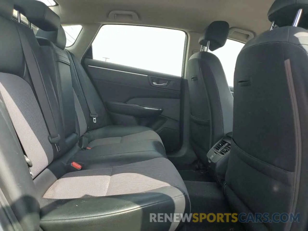 10 Photograph of a damaged car JHMZC5F1XKC000731 HONDA CLARITY 2019
