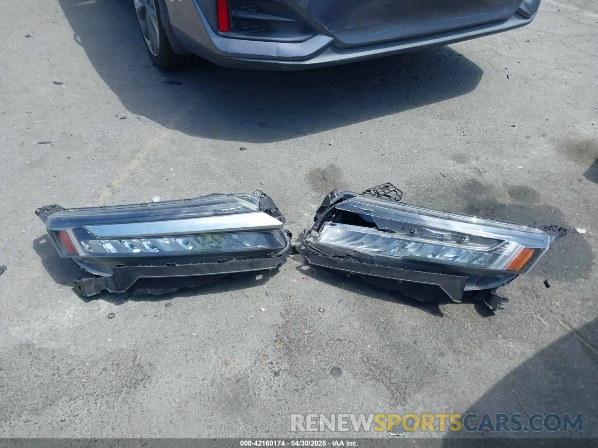 12 Photograph of a damaged car JHMZC5F11KC003078 HONDA CLARITY PLUG-IN HYBRID 2019