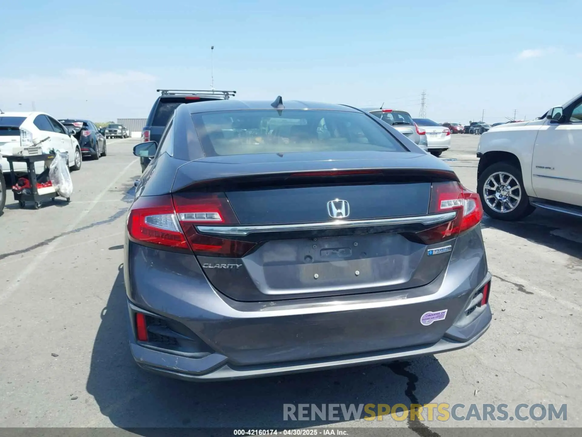 17 Photograph of a damaged car JHMZC5F11KC003078 HONDA CLARITY PLUG-IN HYBRID 2019