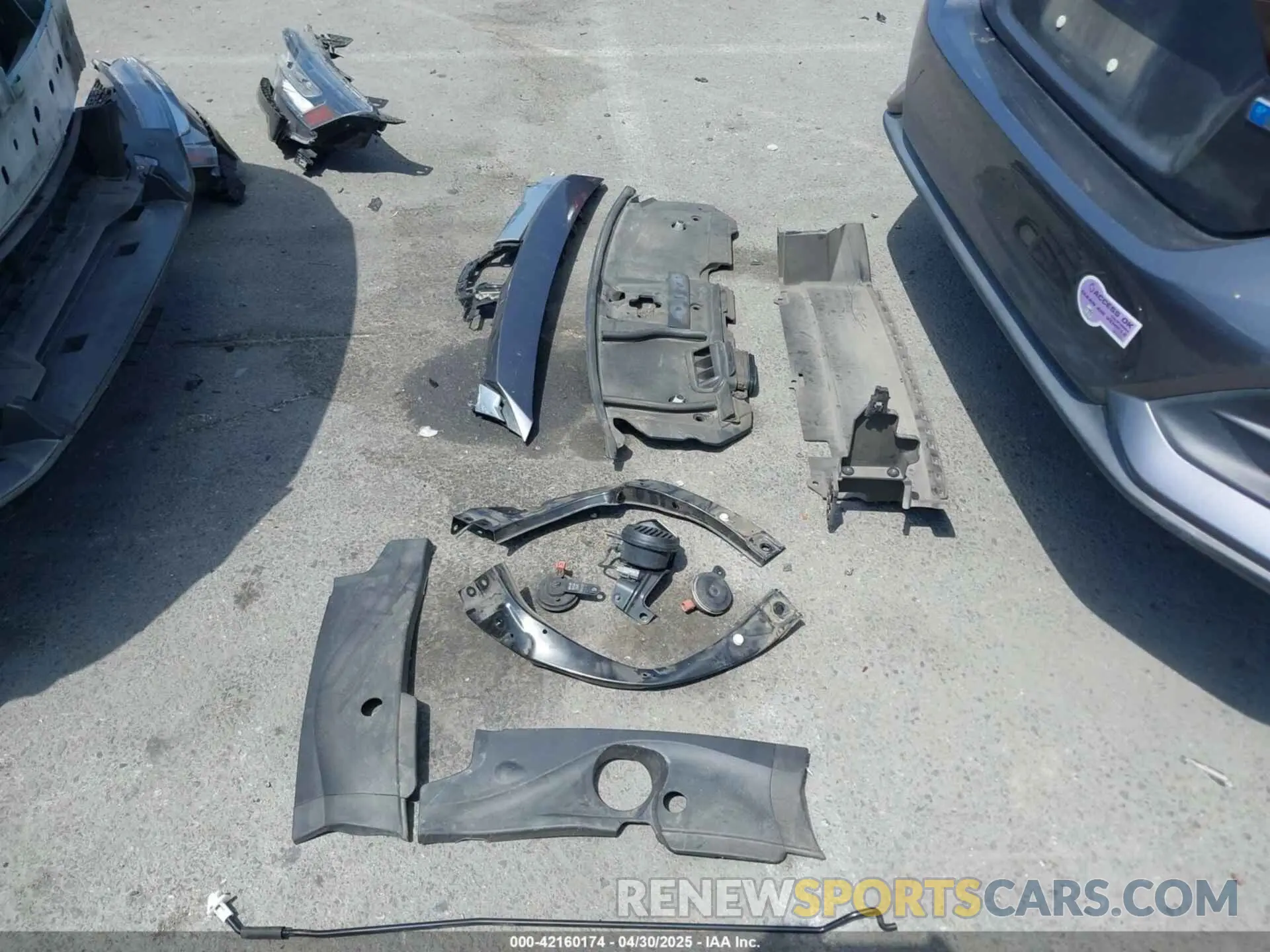 18 Photograph of a damaged car JHMZC5F11KC003078 HONDA CLARITY PLUG-IN HYBRID 2019