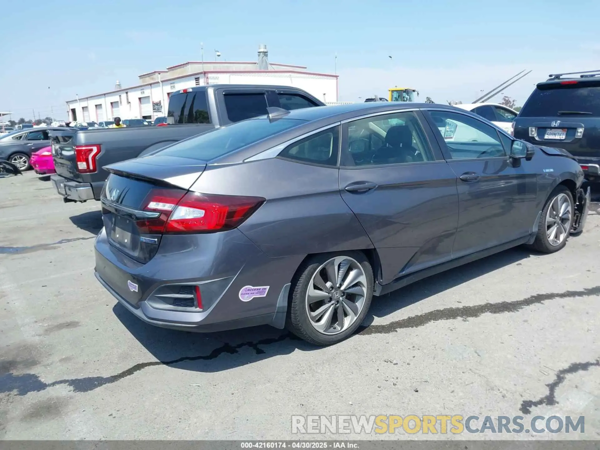 4 Photograph of a damaged car JHMZC5F11KC003078 HONDA CLARITY PLUG-IN HYBRID 2019