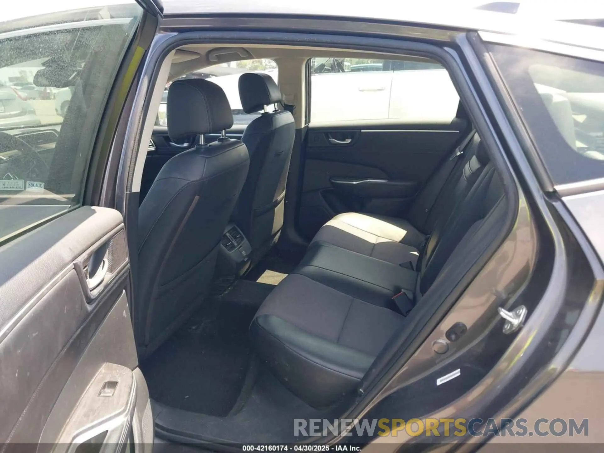 8 Photograph of a damaged car JHMZC5F11KC003078 HONDA CLARITY PLUG-IN HYBRID 2019