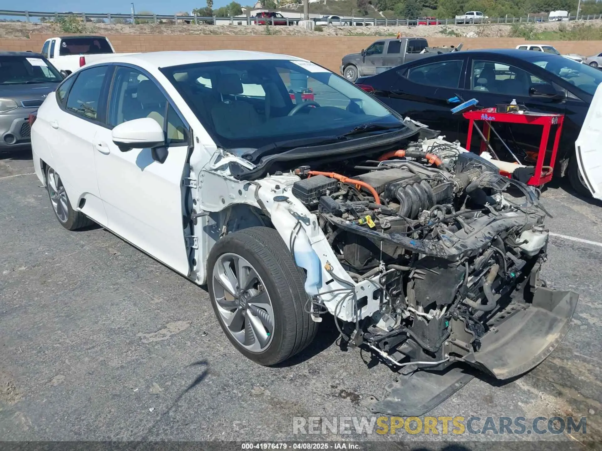 1 Photograph of a damaged car JHMZC5F15KC004170 HONDA CLARITY PLUG-IN HYBRID 2019