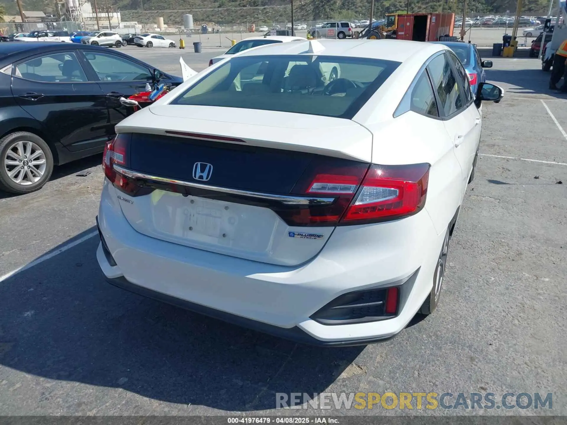 4 Photograph of a damaged car JHMZC5F15KC004170 HONDA CLARITY PLUG-IN HYBRID 2019
