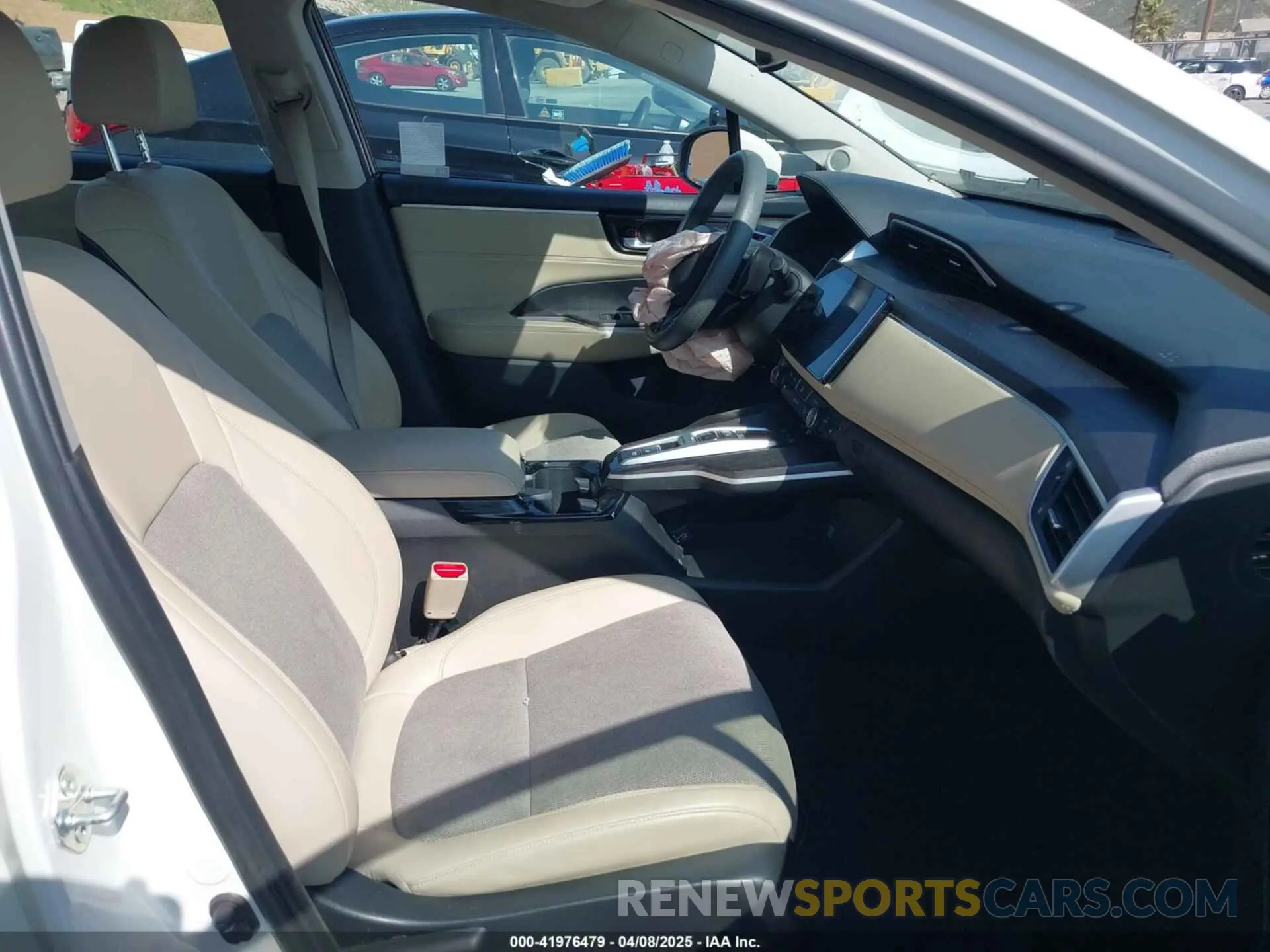 5 Photograph of a damaged car JHMZC5F15KC004170 HONDA CLARITY PLUG-IN HYBRID 2019