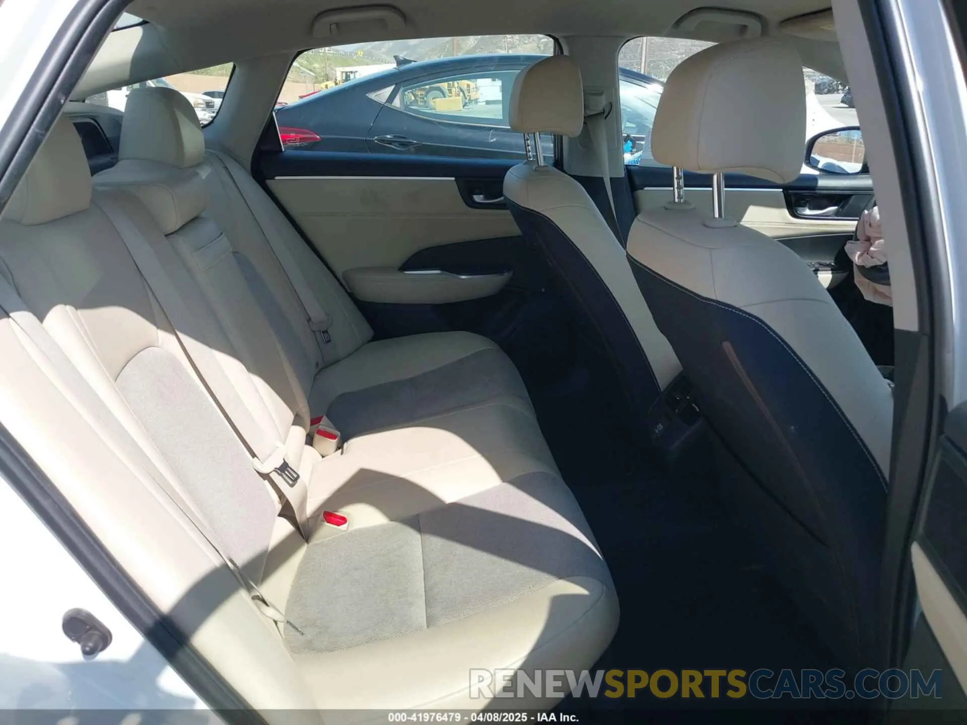 8 Photograph of a damaged car JHMZC5F15KC004170 HONDA CLARITY PLUG-IN HYBRID 2019