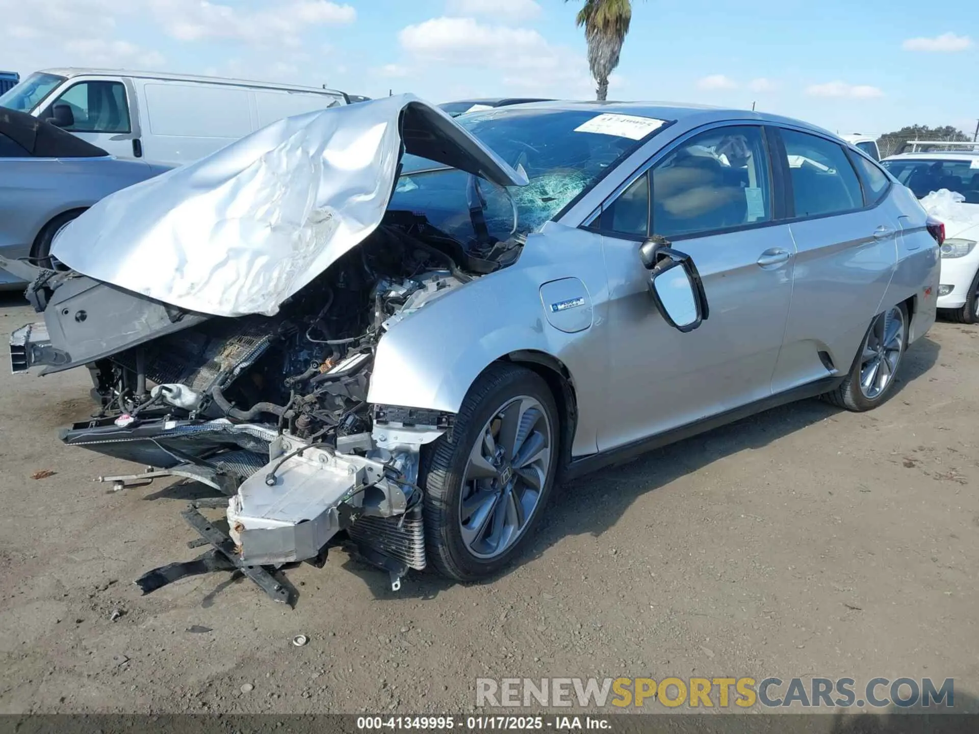 2 Фотография поврежденного автомобиля JHMZC5F33KC003701 HONDA CLARITY PLUG-IN HYBRID 2019