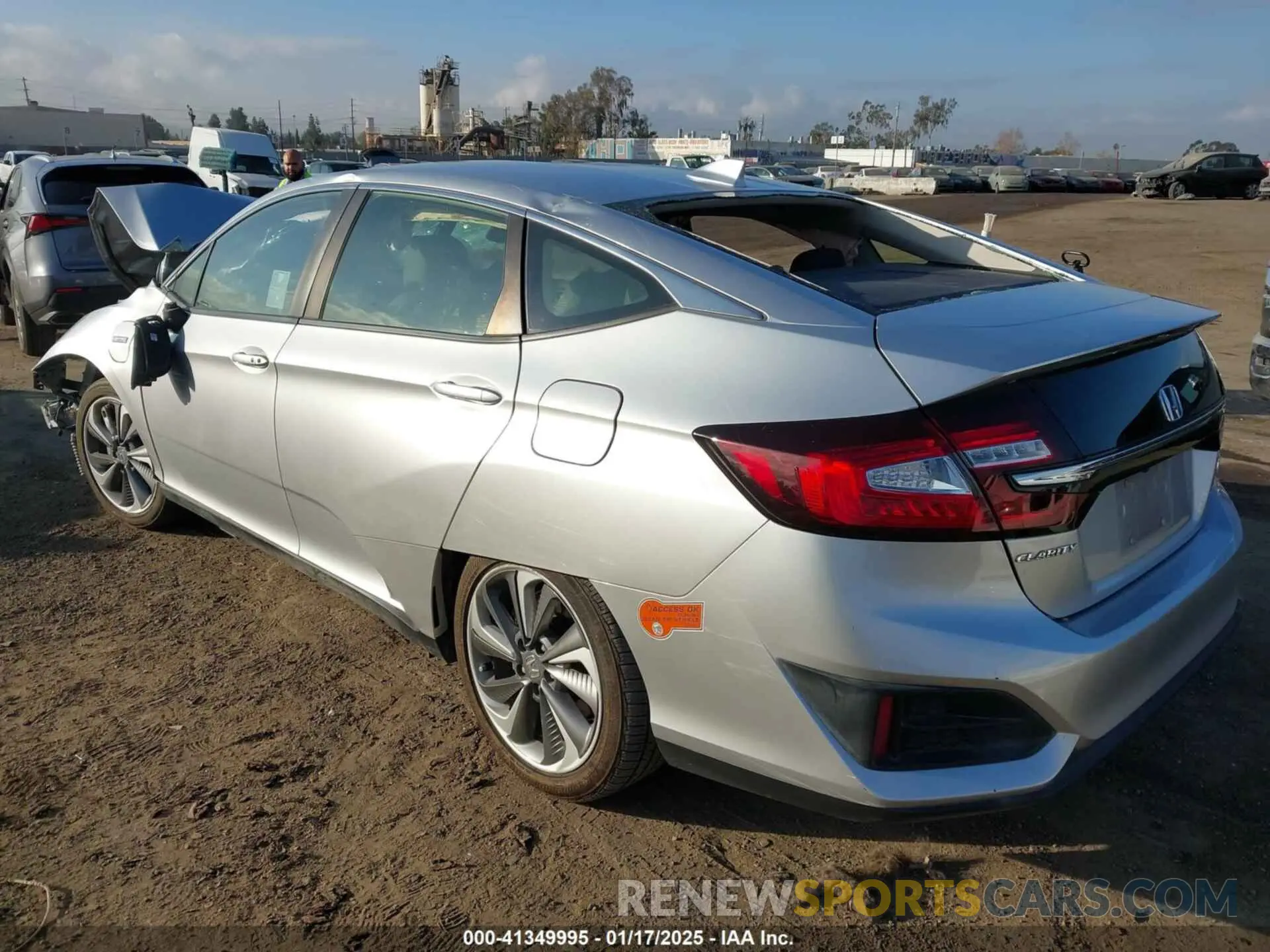 3 Фотография поврежденного автомобиля JHMZC5F33KC003701 HONDA CLARITY PLUG-IN HYBRID 2019