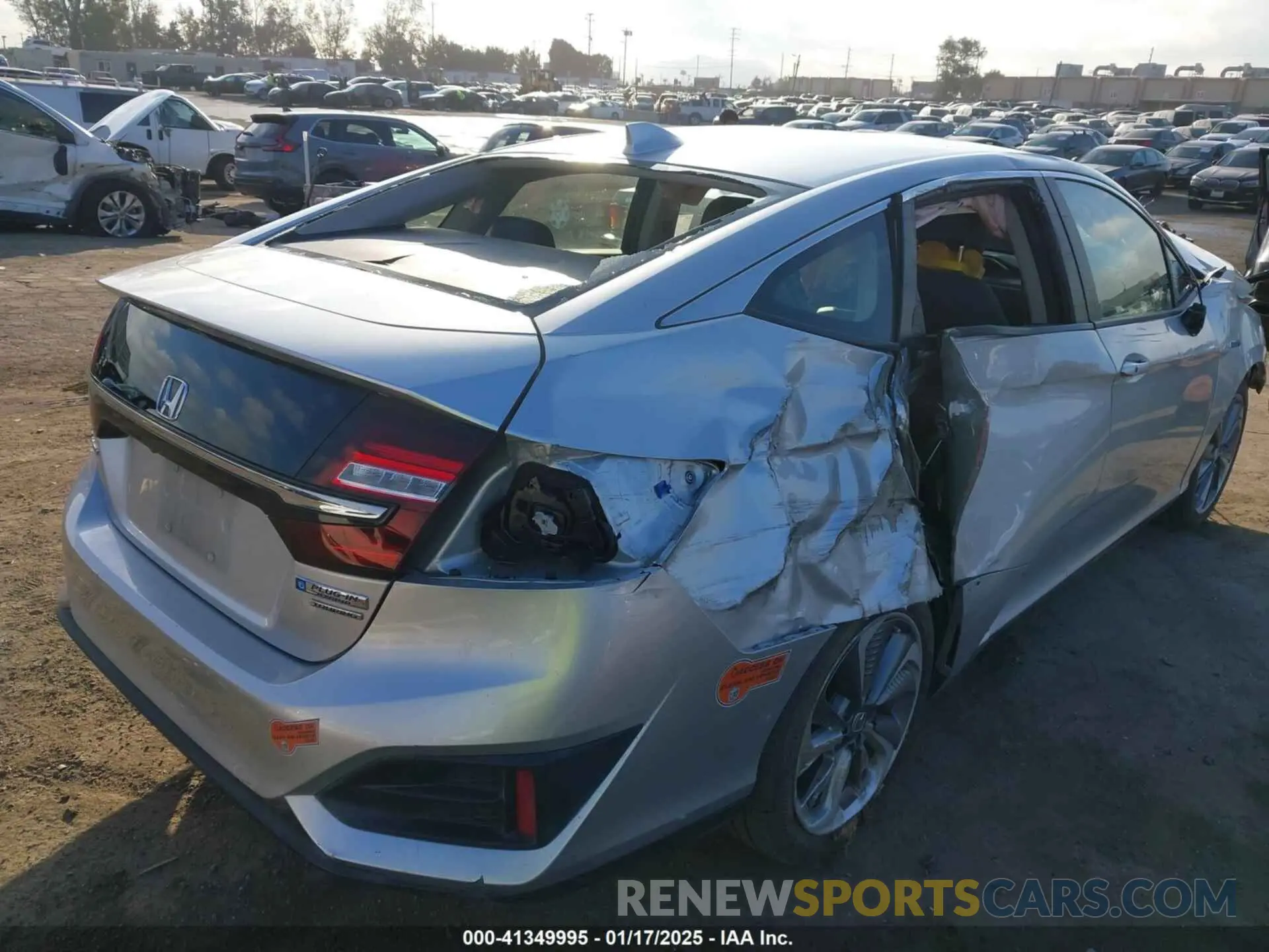 4 Фотография поврежденного автомобиля JHMZC5F33KC003701 HONDA CLARITY PLUG-IN HYBRID 2019