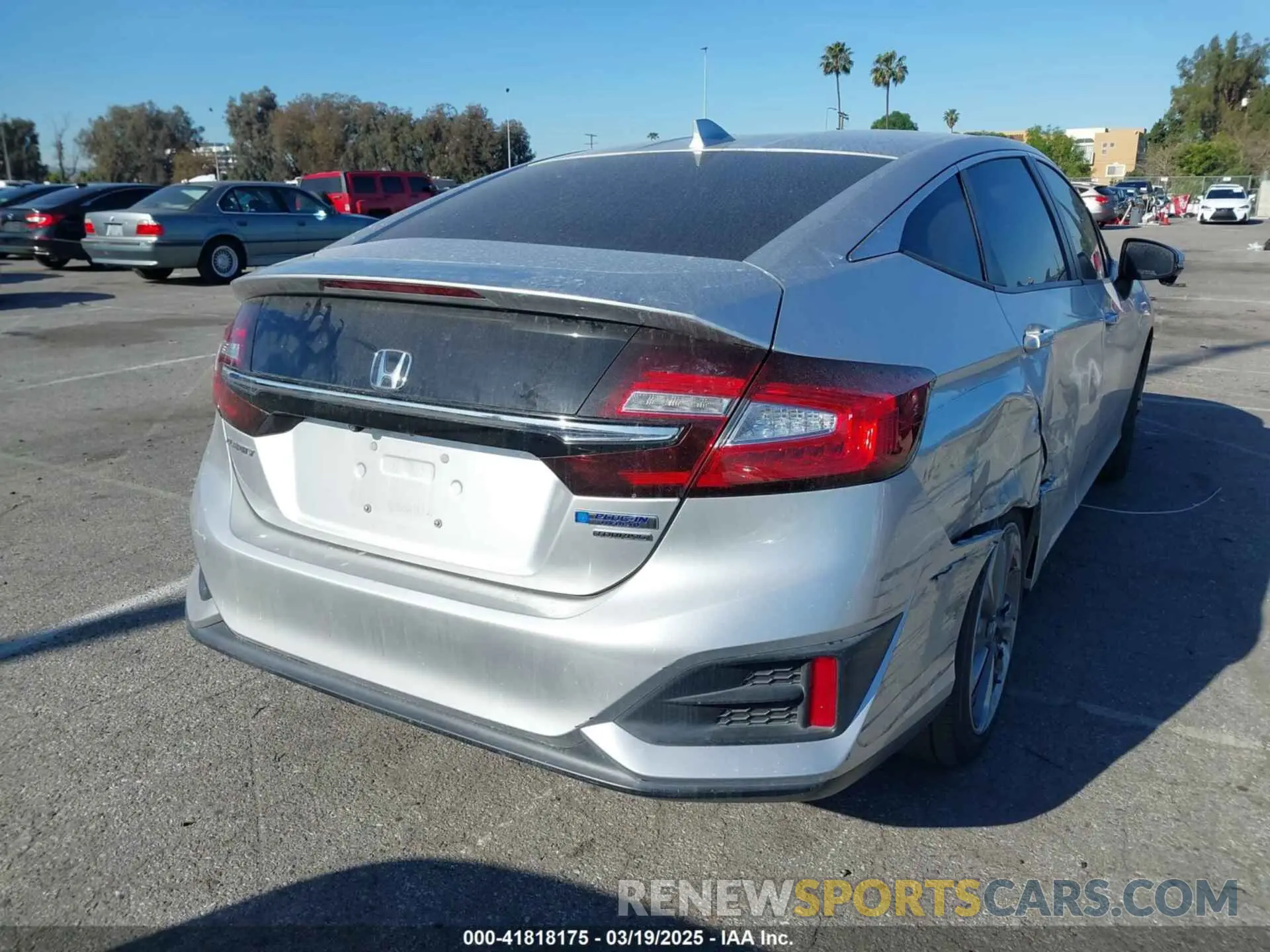 4 Фотография поврежденного автомобиля JHMZC5F38KC003399 HONDA CLARITY PLUG-IN HYBRID 2019