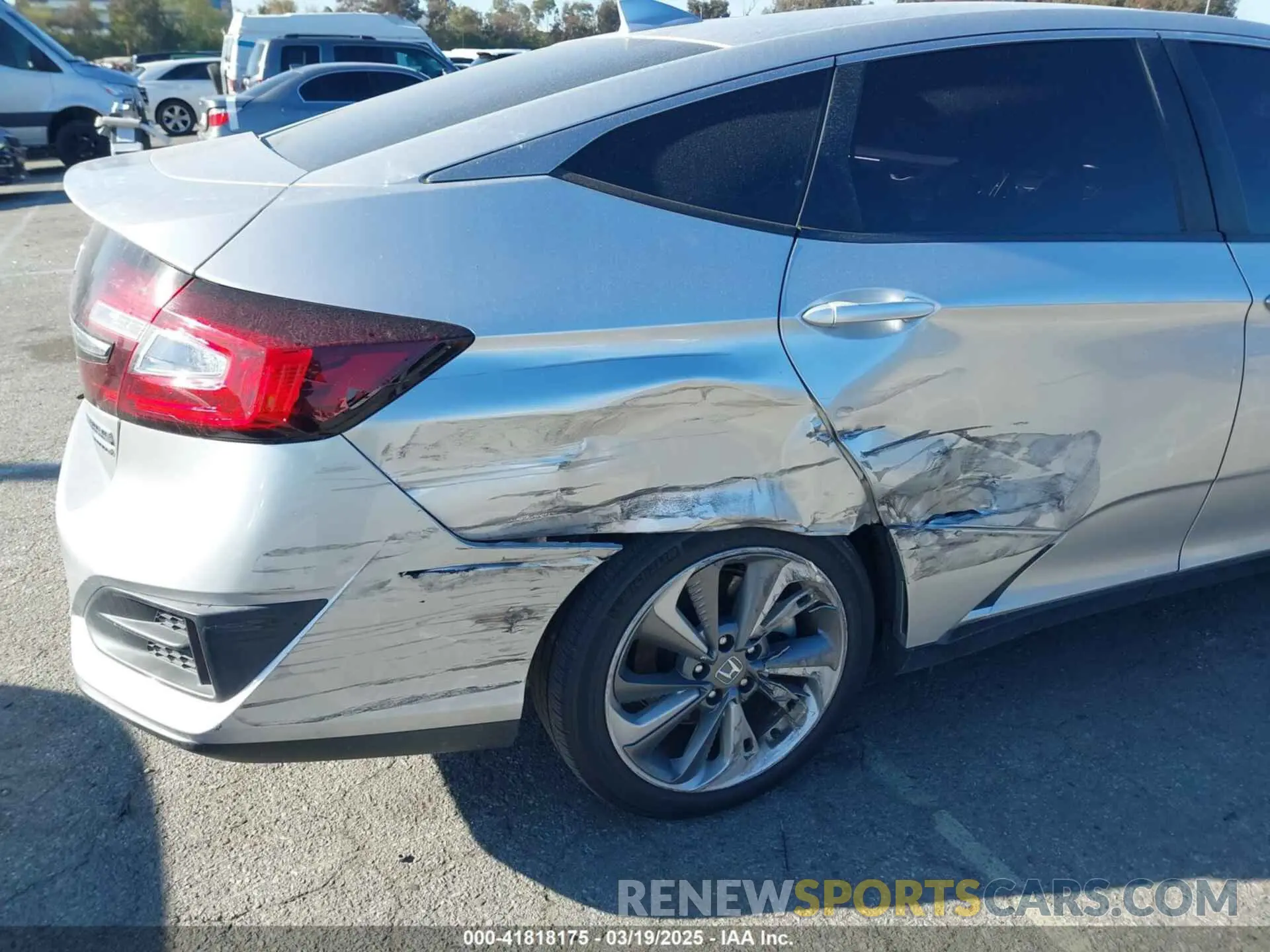 6 Фотография поврежденного автомобиля JHMZC5F38KC003399 HONDA CLARITY PLUG-IN HYBRID 2019