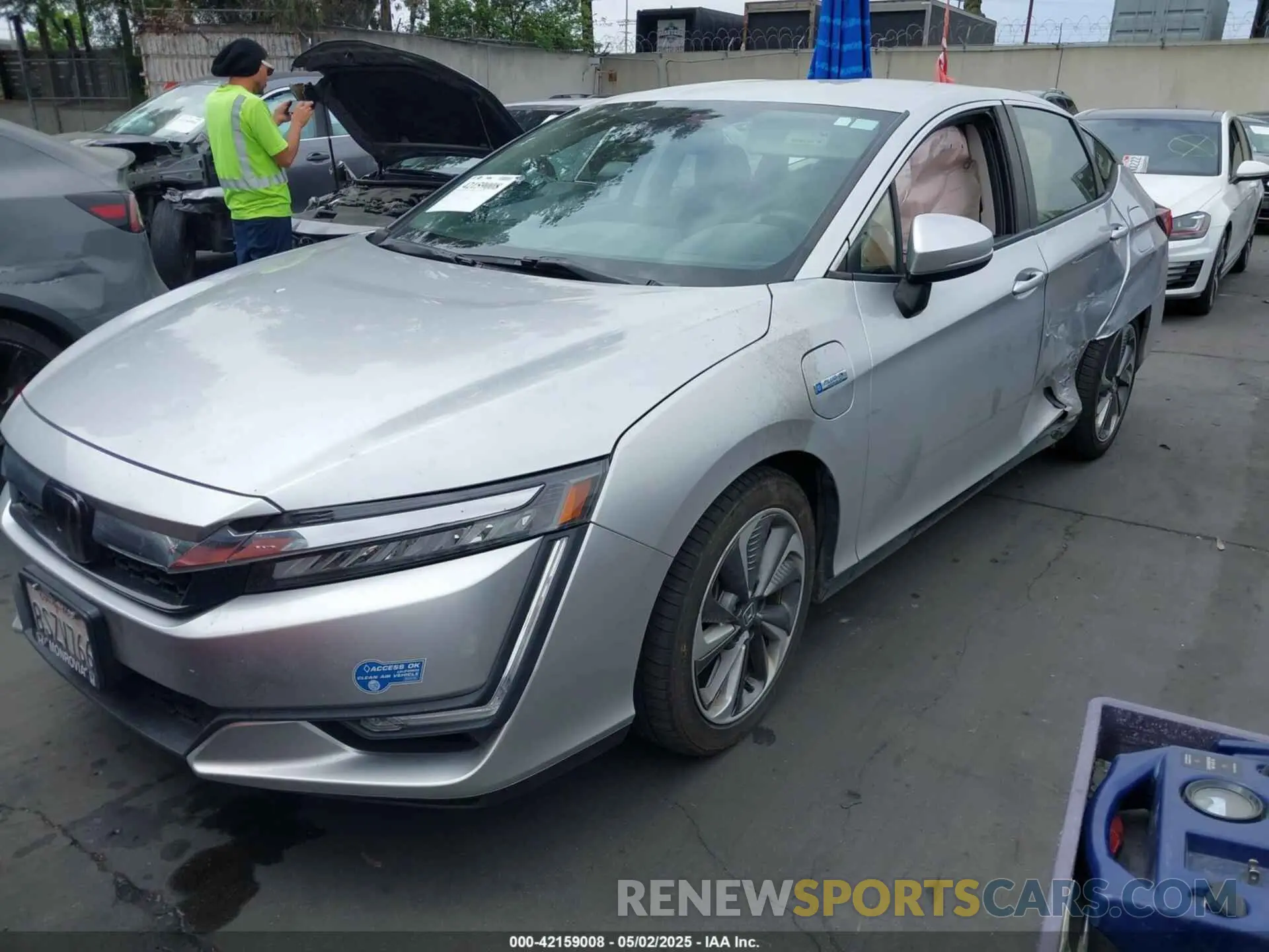 2 Photograph of a damaged car JHMZC5F16LC002204 HONDA CLARITY PLUG-IN HYBRID 2020