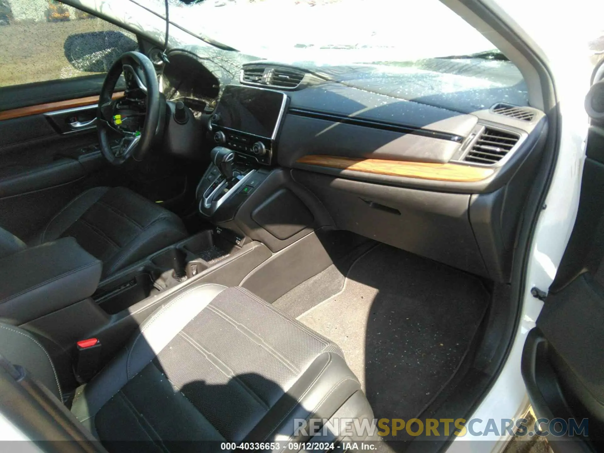 5 Photograph of a damaged car 2HKRW2H57HH615502 HONDA CR-V 2017