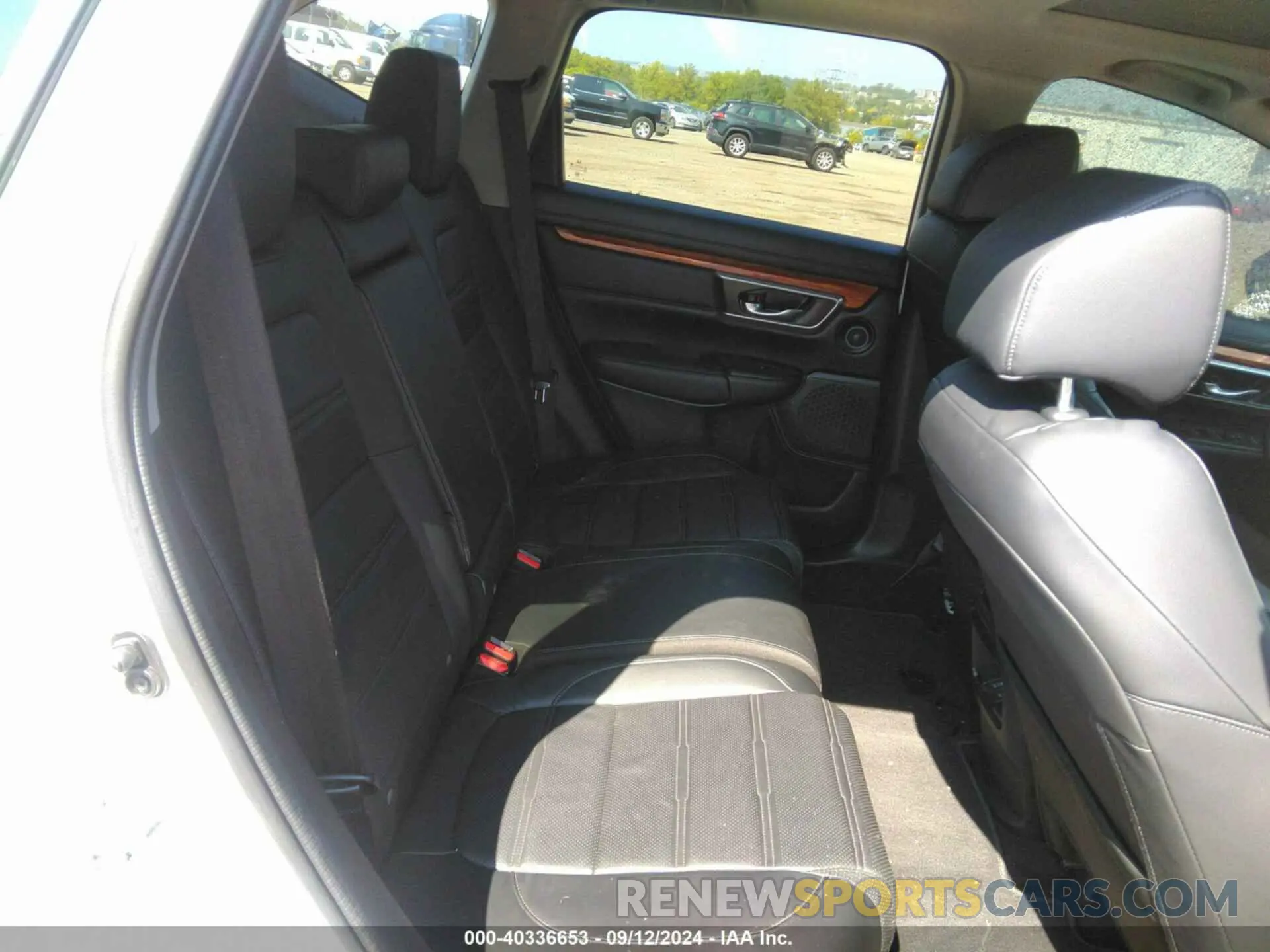 8 Photograph of a damaged car 2HKRW2H57HH615502 HONDA CR-V 2017