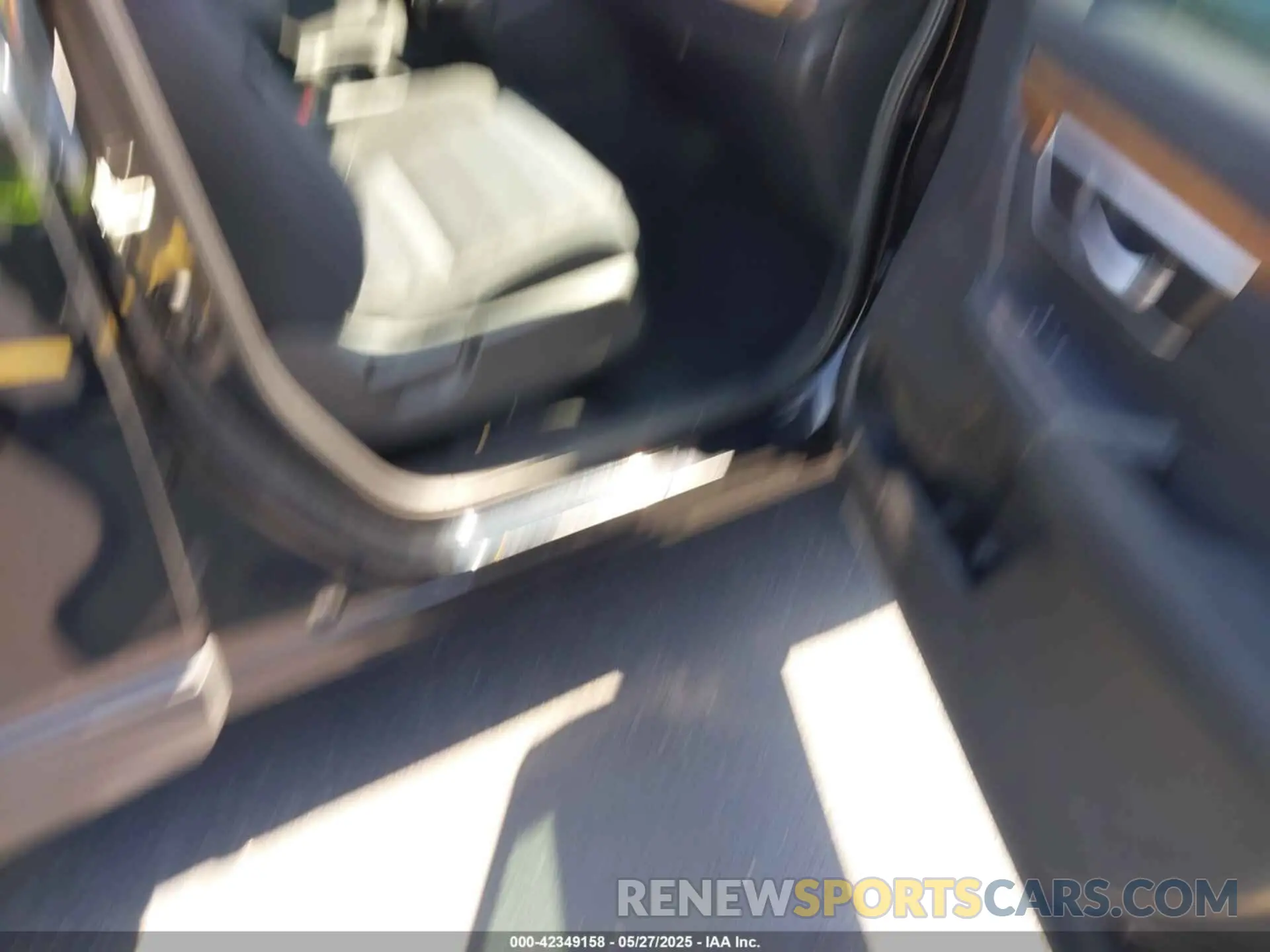 5 Photograph of a damaged car 2HKRW1H55KH504240 HONDA CR-V 2019