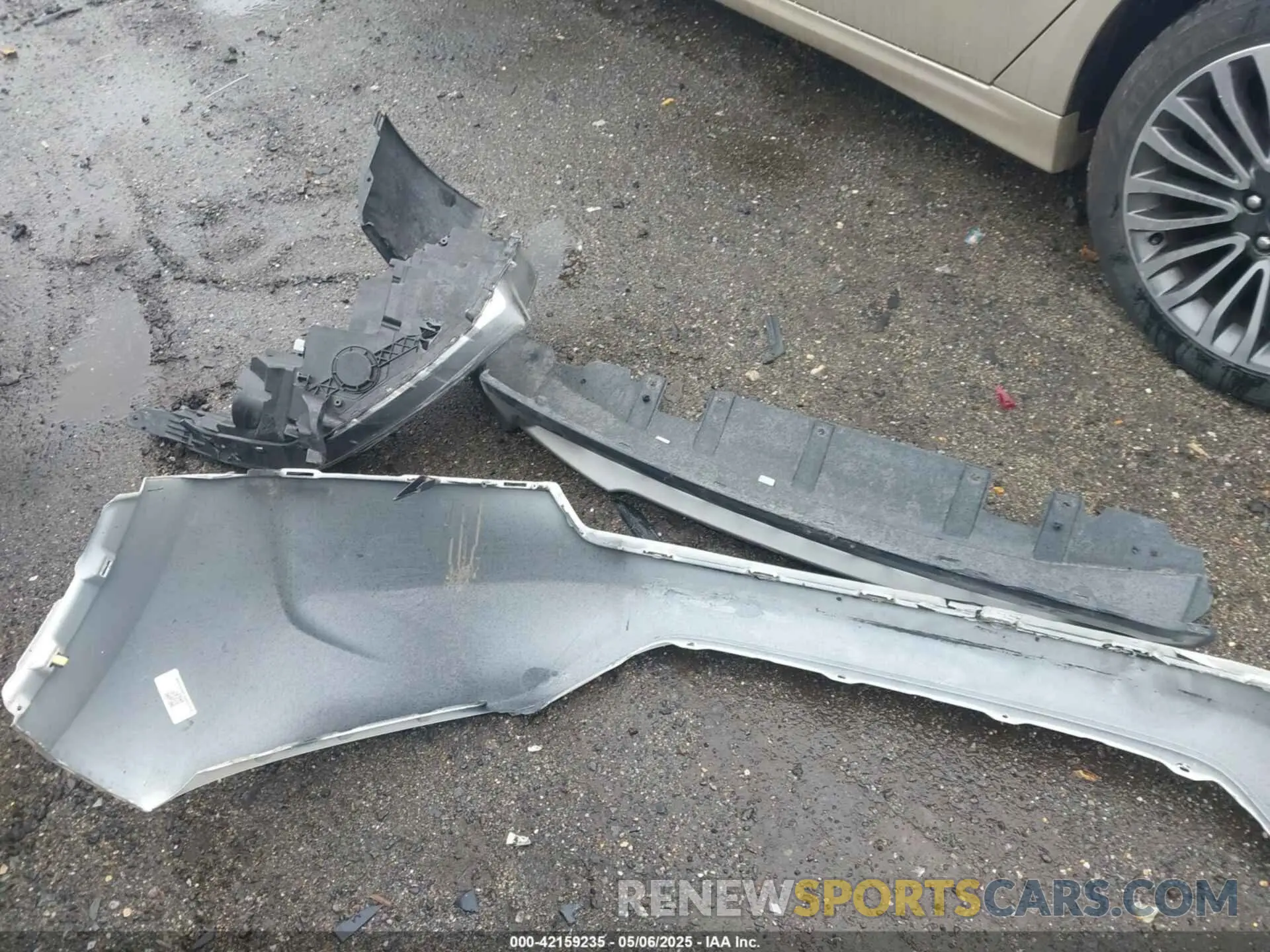 12 Photograph of a damaged car 2HKRW2H52KH660693 HONDA CR-V 2019