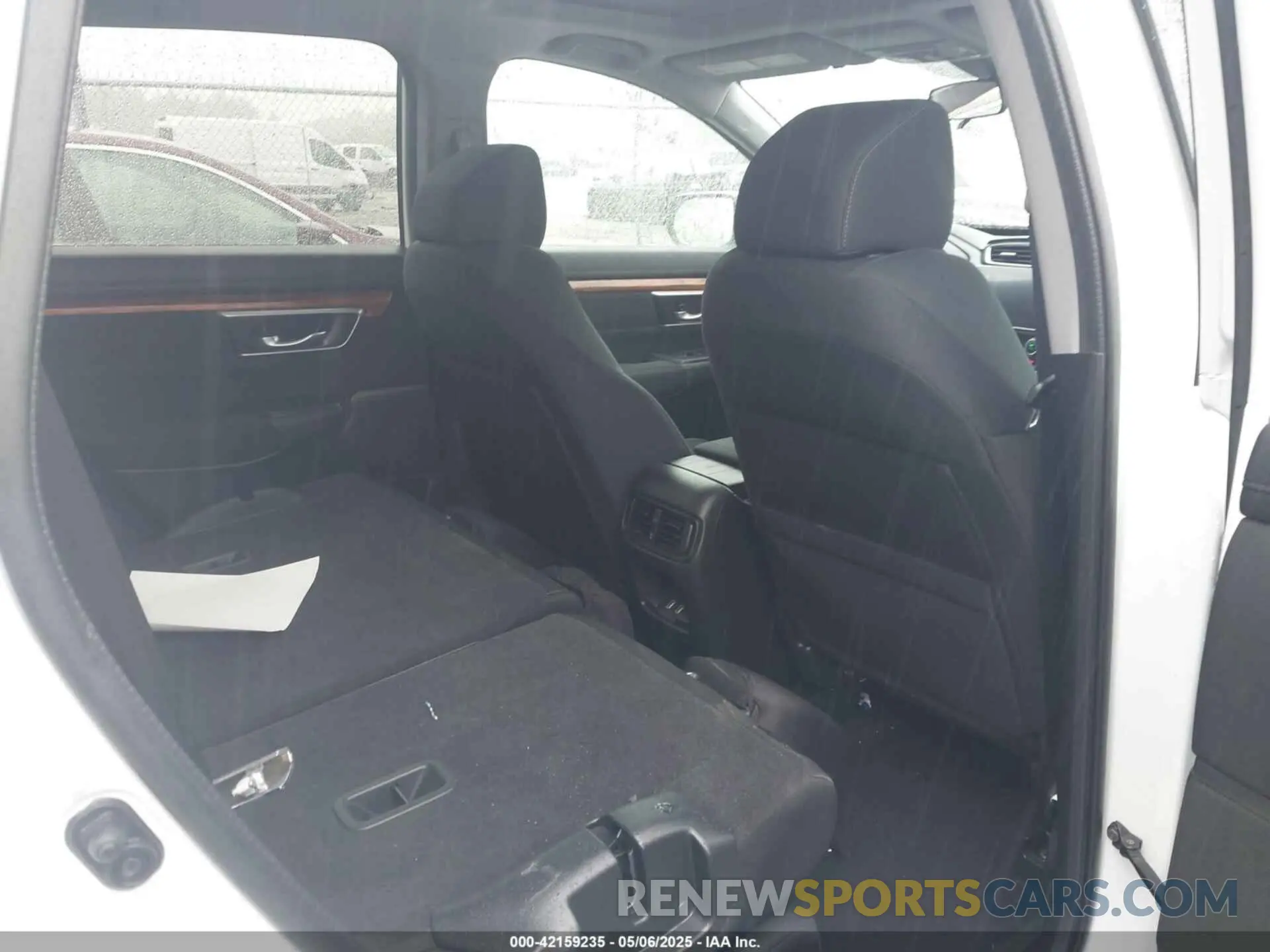 8 Photograph of a damaged car 2HKRW2H52KH660693 HONDA CR-V 2019
