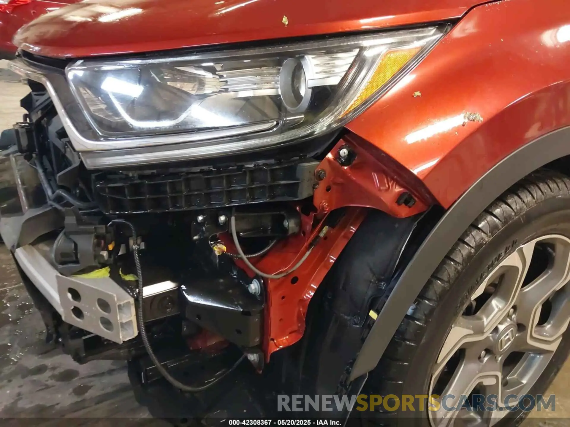 18 Photograph of a damaged car 2HKRW2H57KH604457 HONDA CR-V 2019