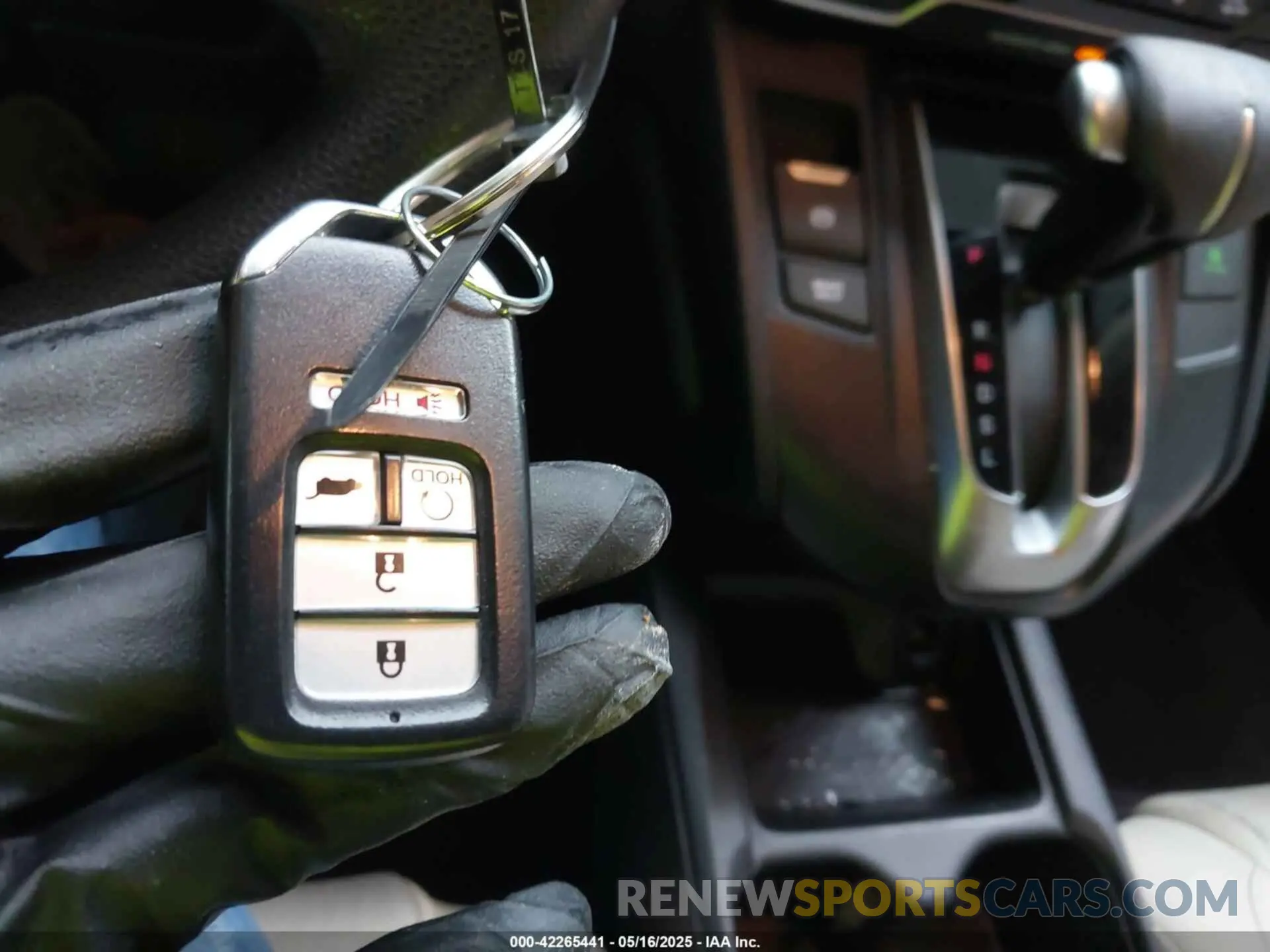 11 Photograph of a damaged car 2HKRW2H58KH601390 HONDA CR-V 2019