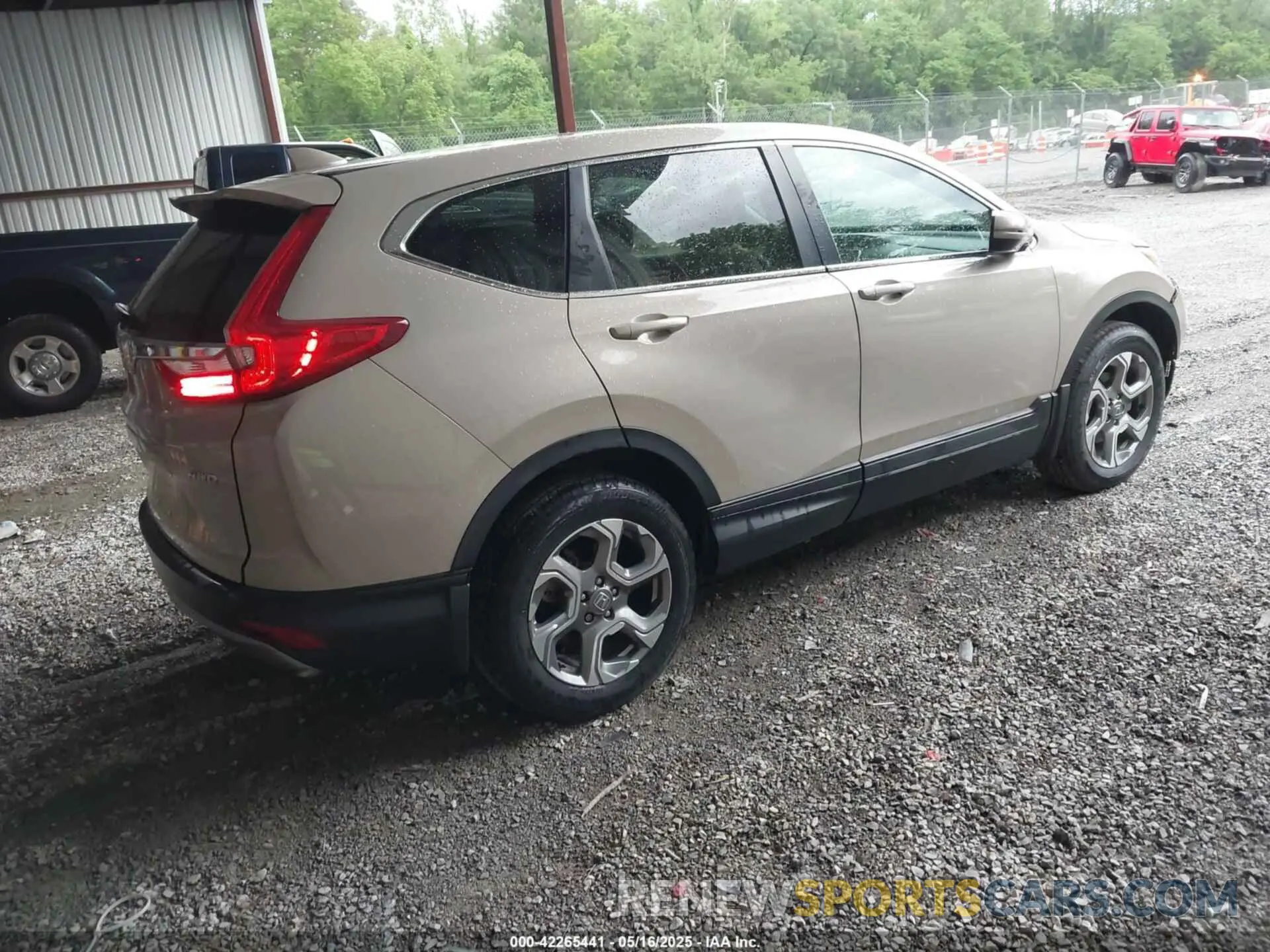 4 Photograph of a damaged car 2HKRW2H58KH601390 HONDA CR-V 2019