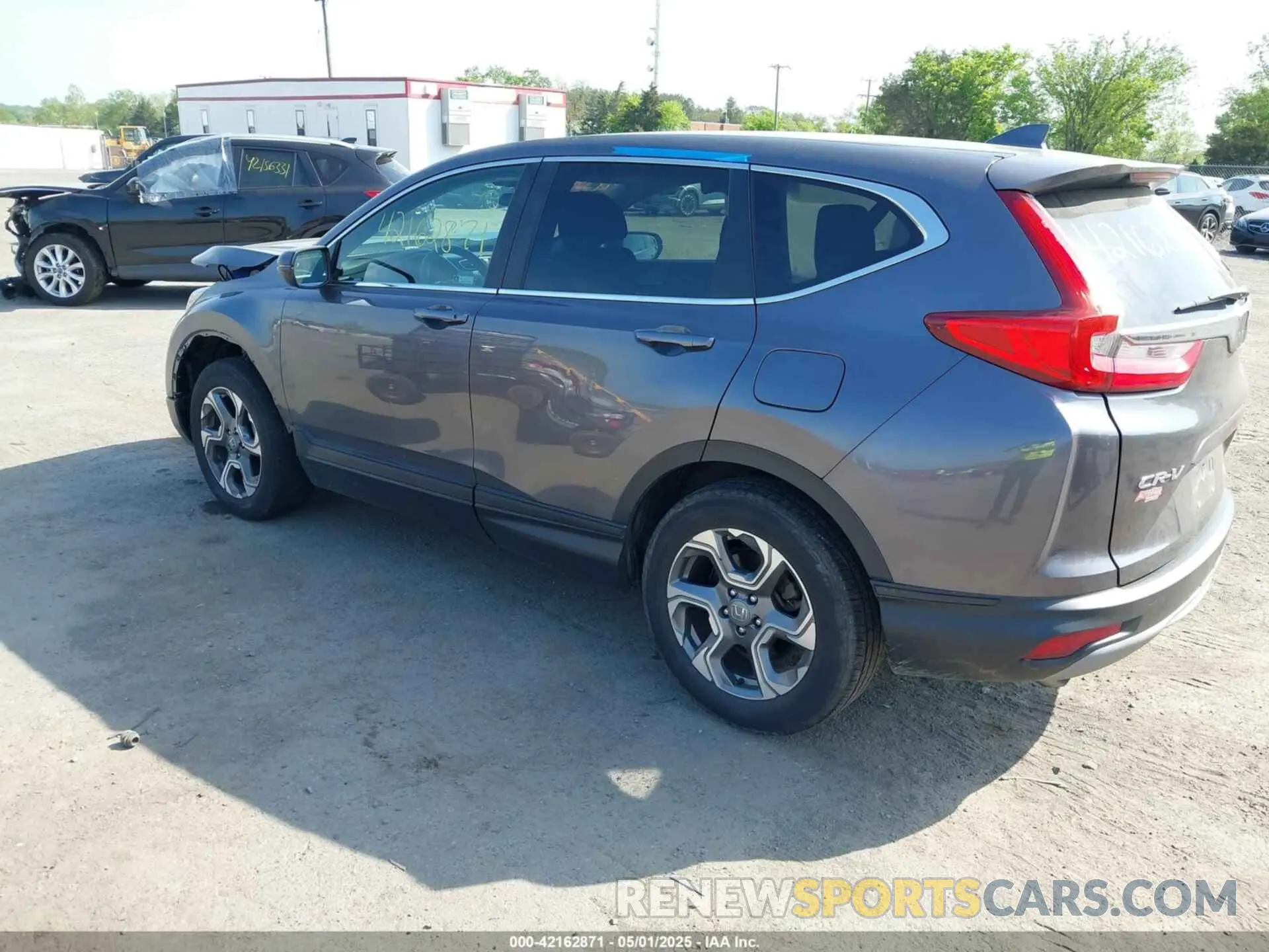 3 Photograph of a damaged car 2HKRW2H58KH641727 HONDA CR-V 2019