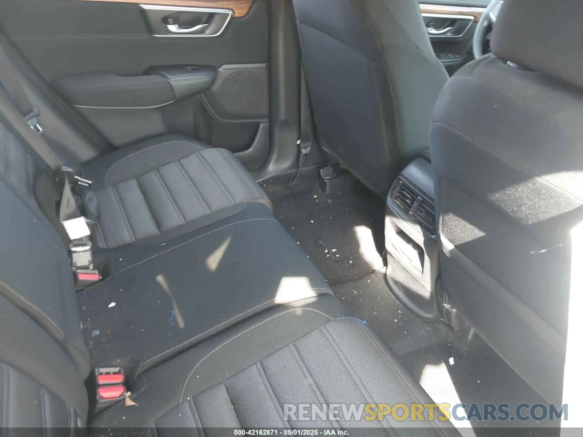 8 Photograph of a damaged car 2HKRW2H58KH641727 HONDA CR-V 2019