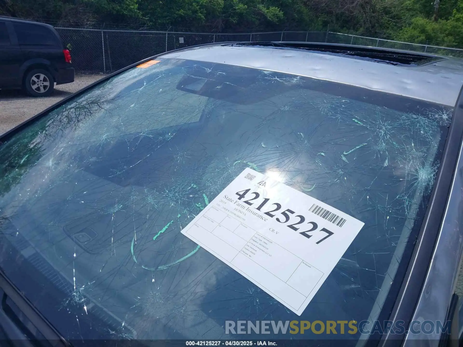 18 Photograph of a damaged car 2HKRW2H59KH665390 HONDA CR-V 2019