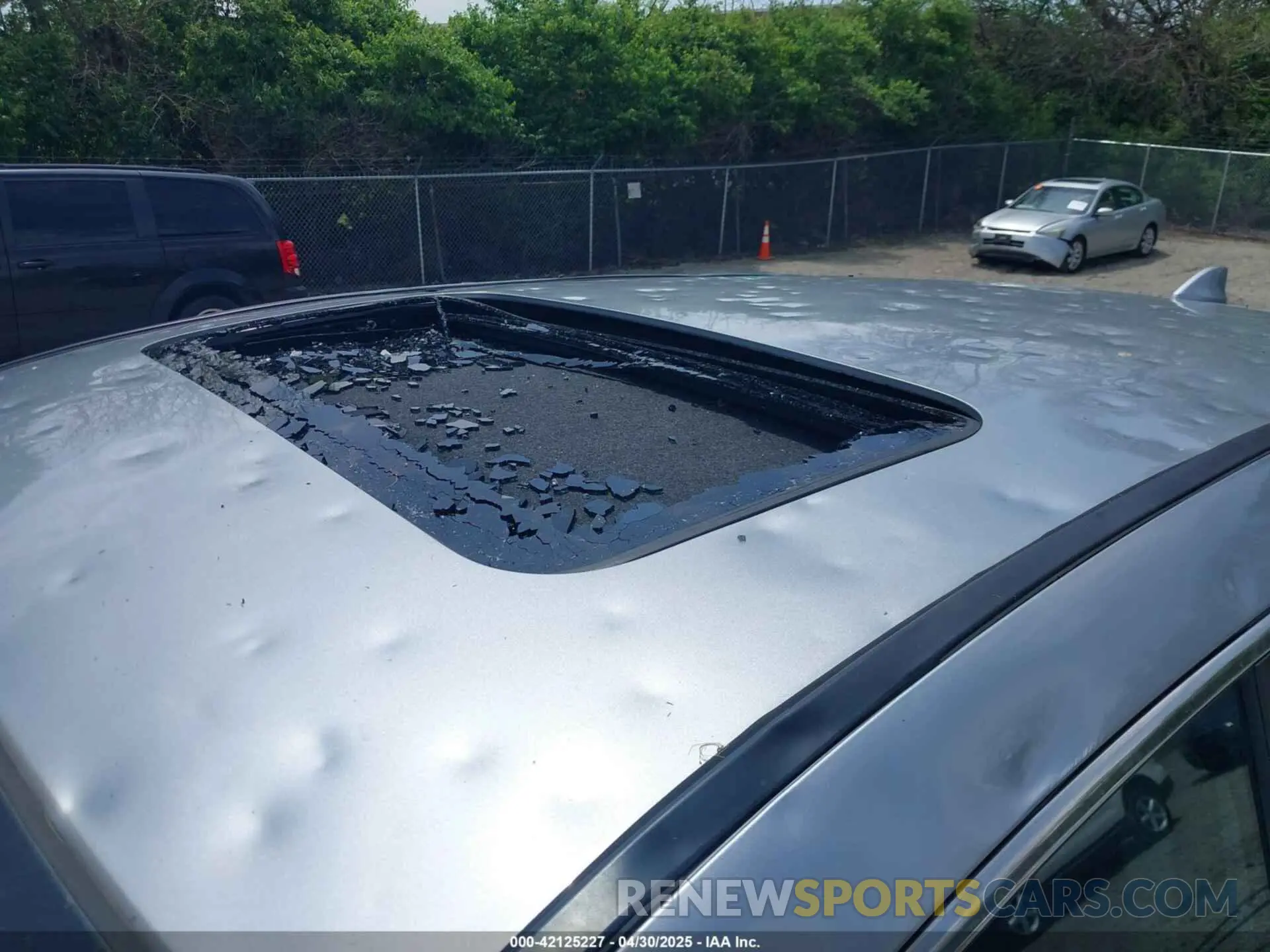 19 Photograph of a damaged car 2HKRW2H59KH665390 HONDA CR-V 2019