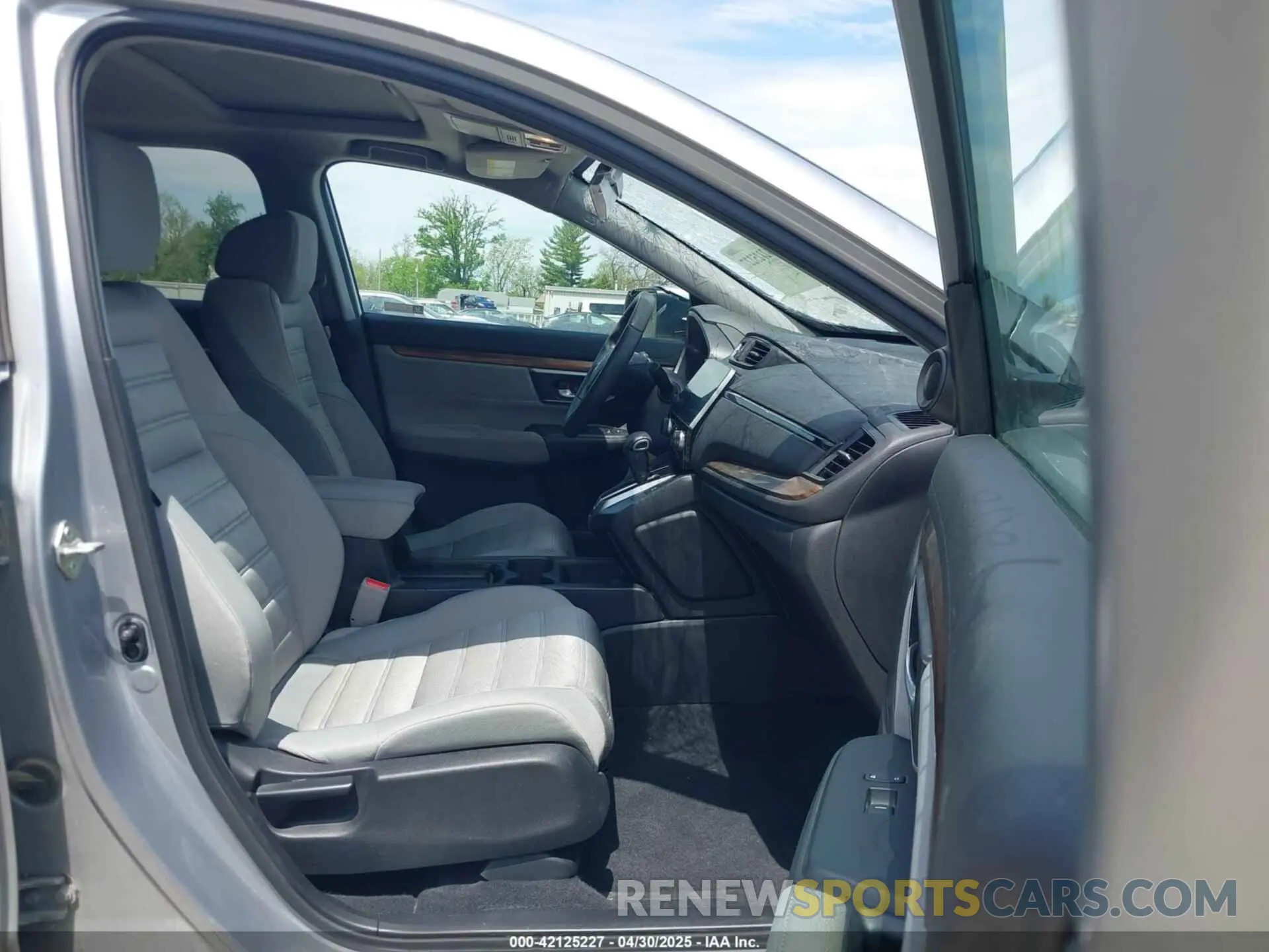 5 Photograph of a damaged car 2HKRW2H59KH665390 HONDA CR-V 2019