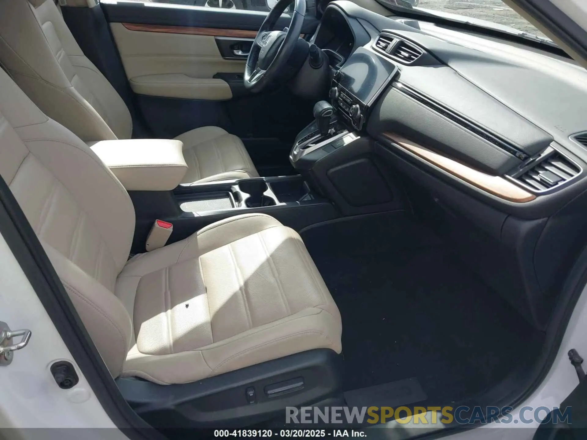 5 Photograph of a damaged car 2HKRW2H80KH612359 HONDA CR-V 2019