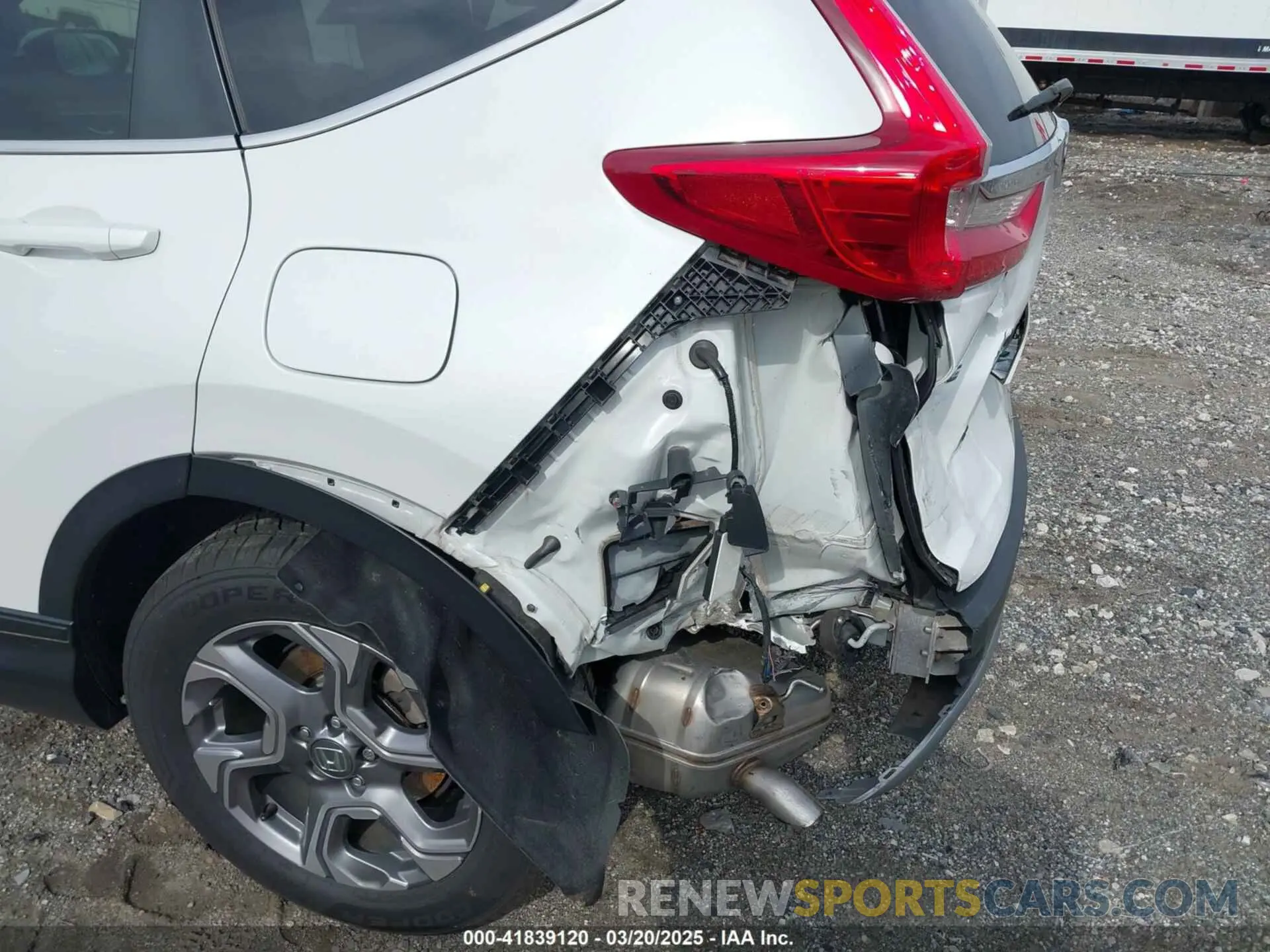 6 Photograph of a damaged car 2HKRW2H80KH612359 HONDA CR-V 2019