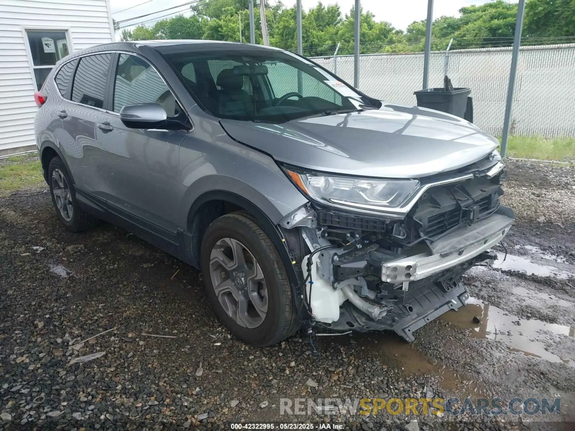 1 Photograph of a damaged car 2HKRW2H83KH614865 HONDA CR-V 2019