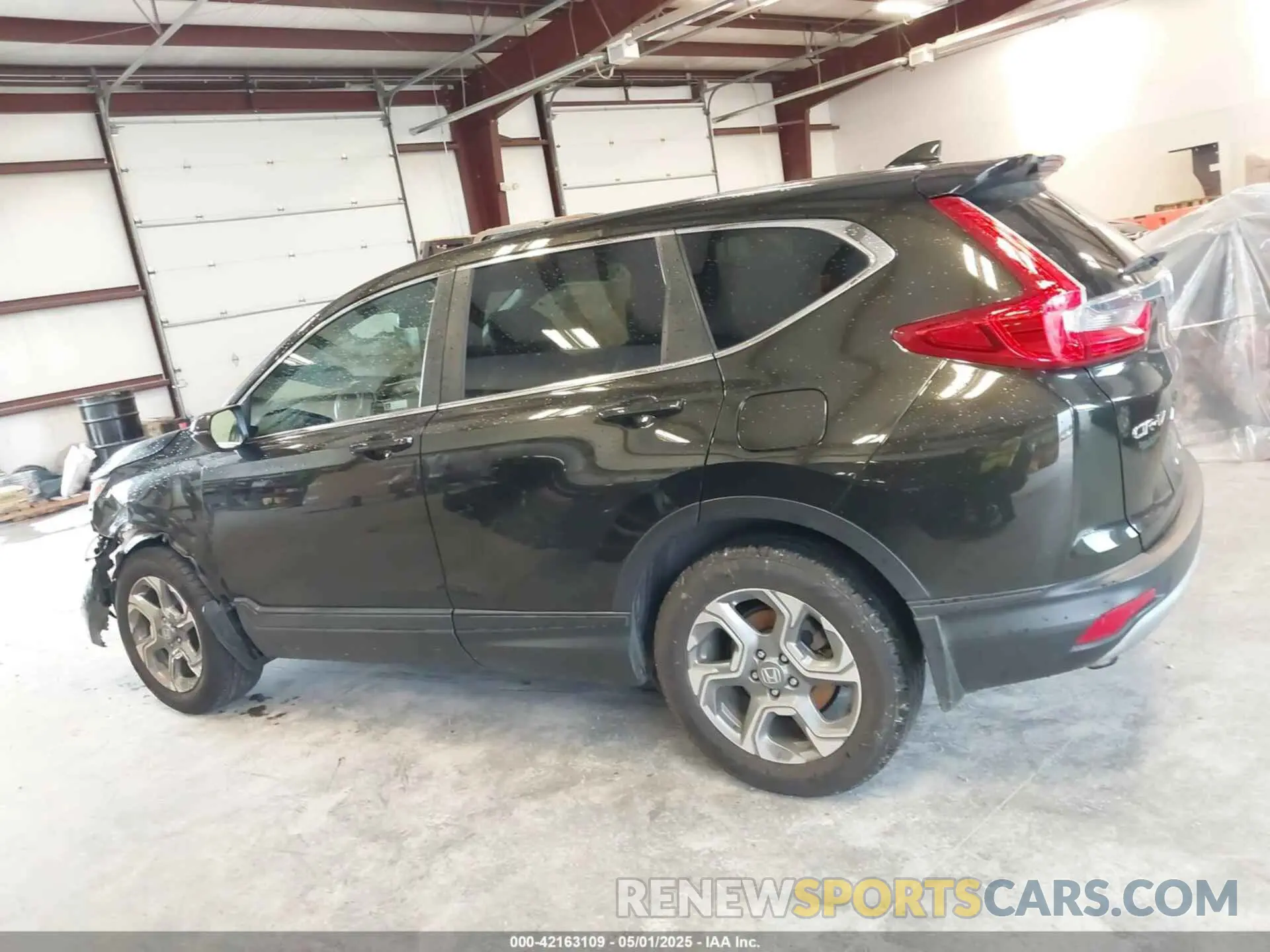 14 Photograph of a damaged car 2HKRW2H85KH649021 HONDA CR-V 2019