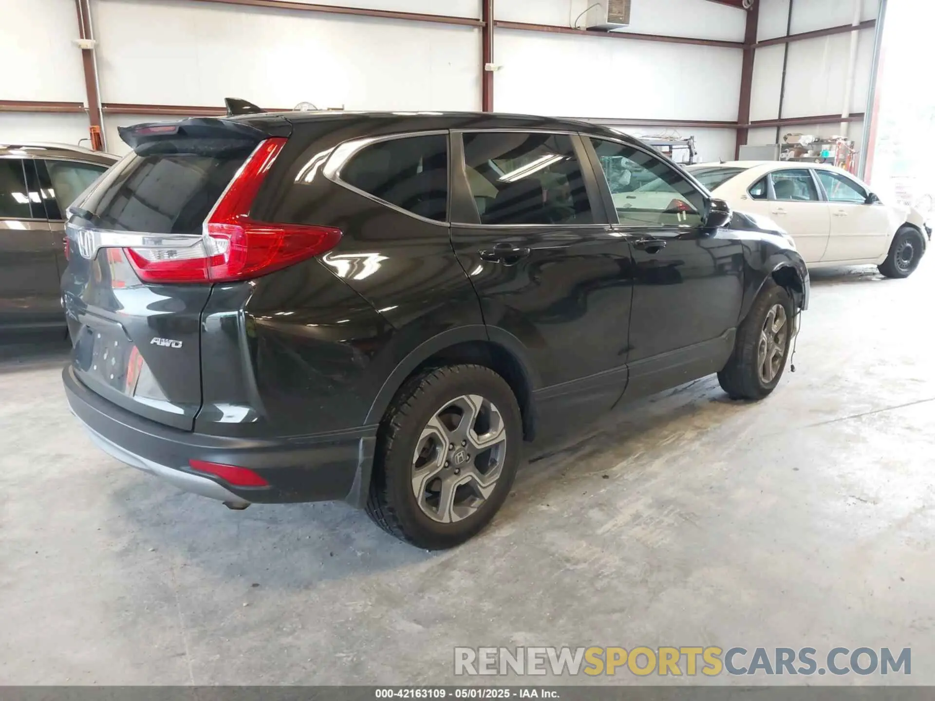 4 Photograph of a damaged car 2HKRW2H85KH649021 HONDA CR-V 2019