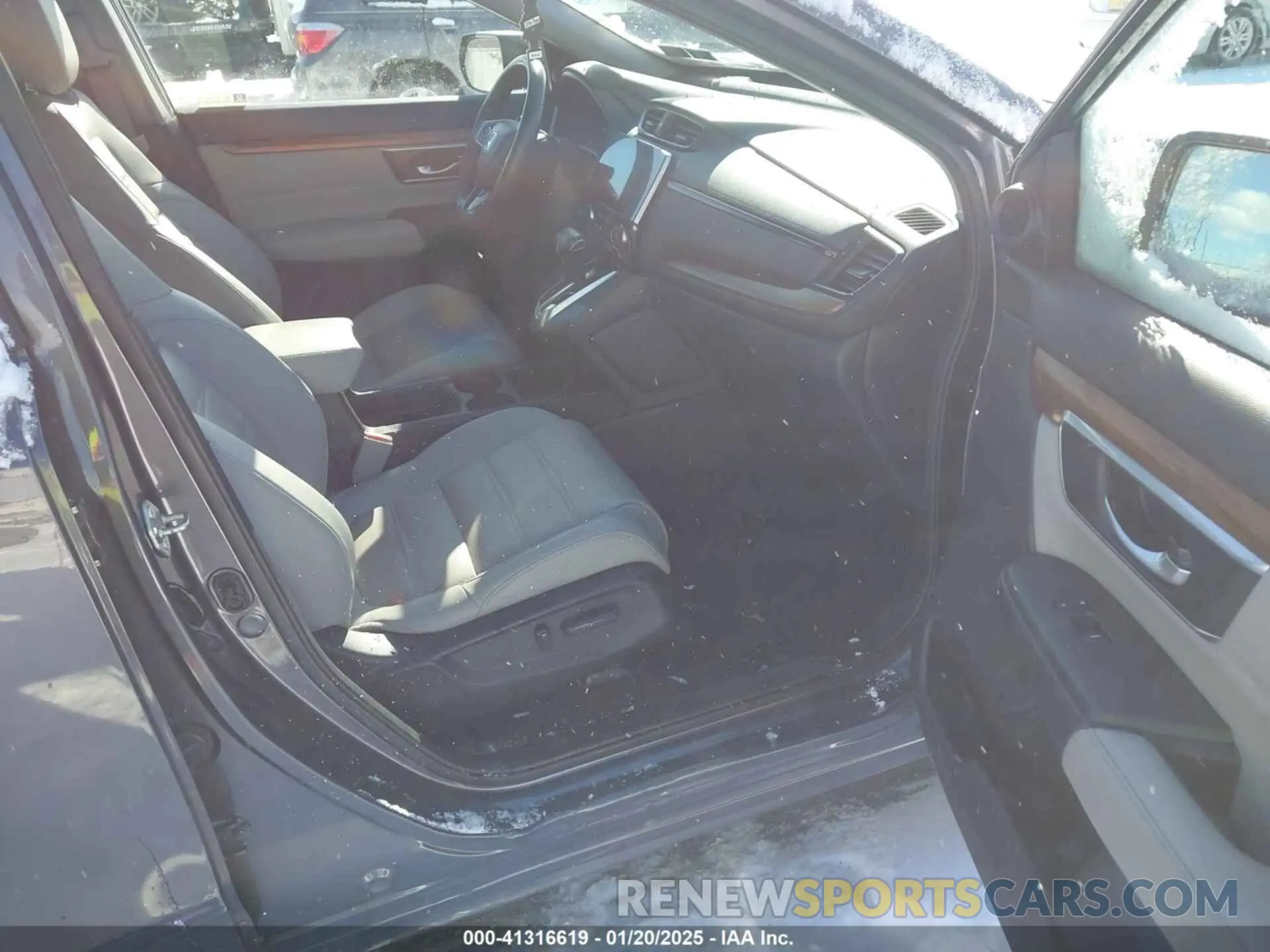 5 Фотография поврежденного автомобиля 2HKRW2H8XKH671869 HONDA CR-V 2019