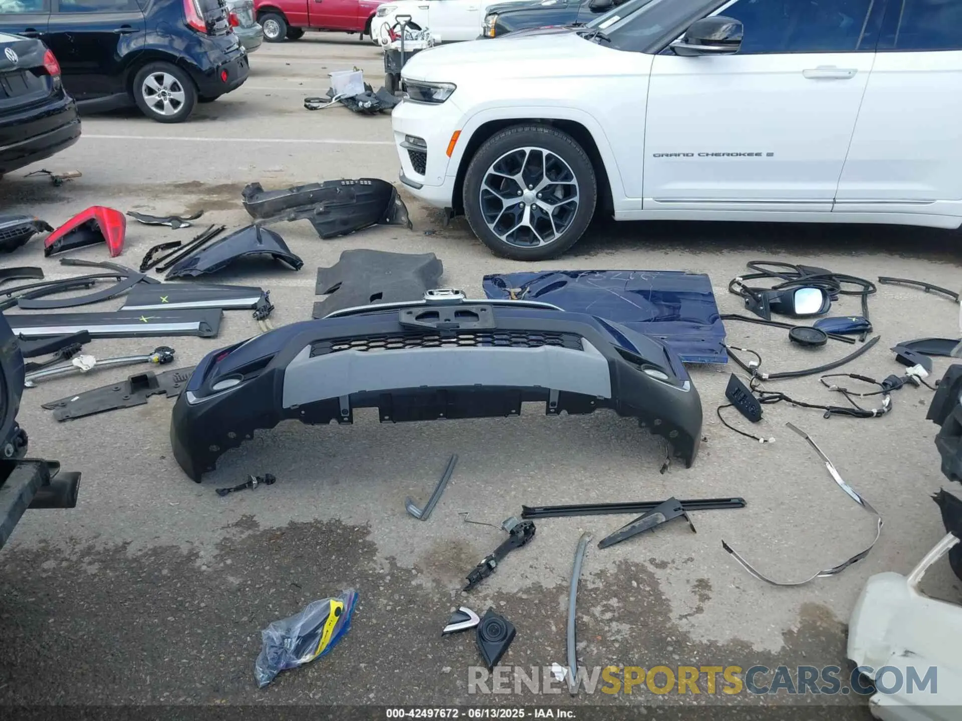 12 Photograph of a damaged car 2HKRW2H92KH607057 HONDA CR-V 2019