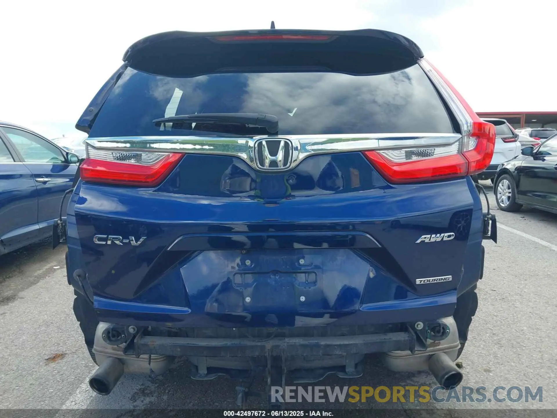 17 Photograph of a damaged car 2HKRW2H92KH607057 HONDA CR-V 2019