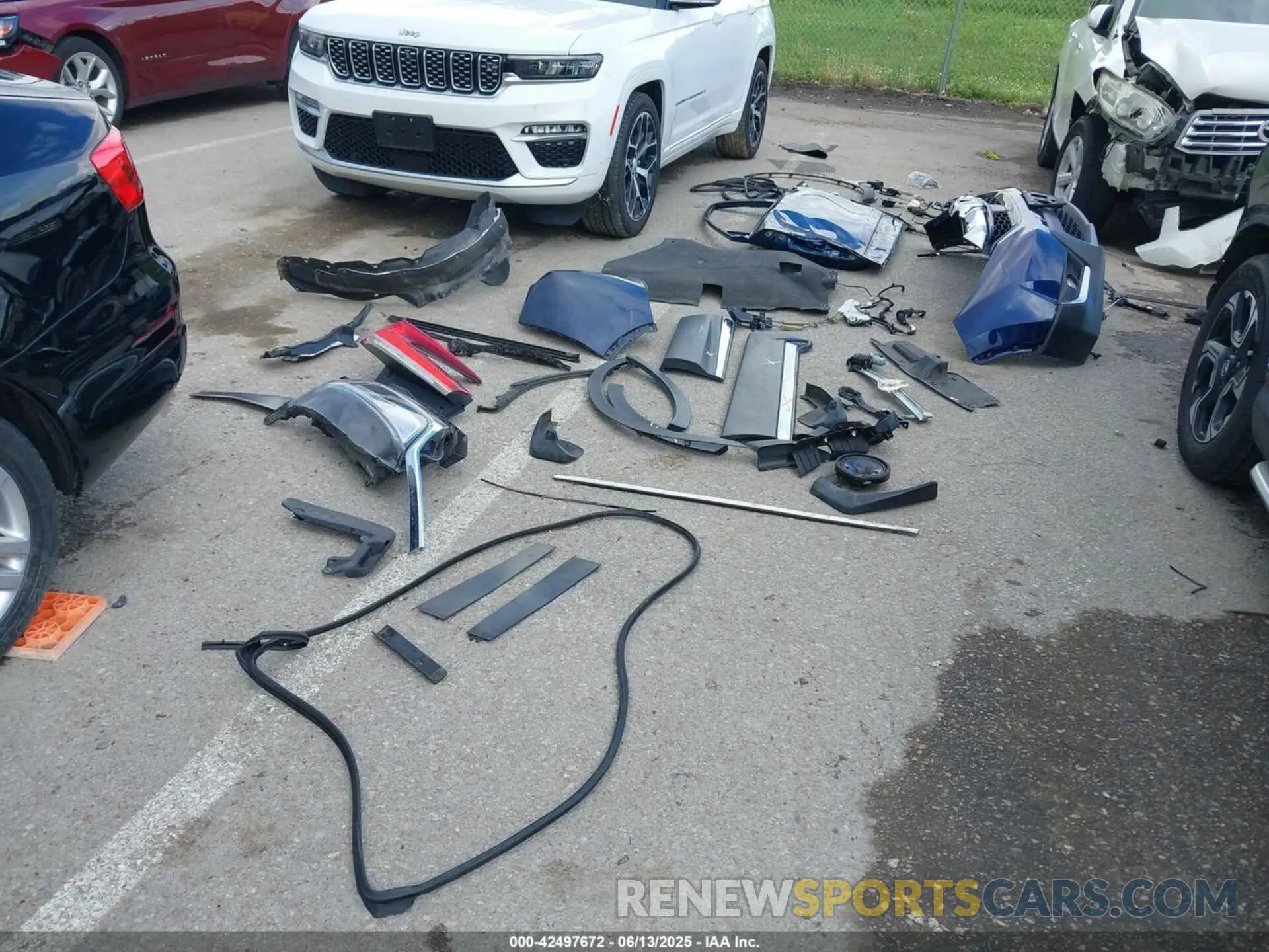18 Photograph of a damaged car 2HKRW2H92KH607057 HONDA CR-V 2019