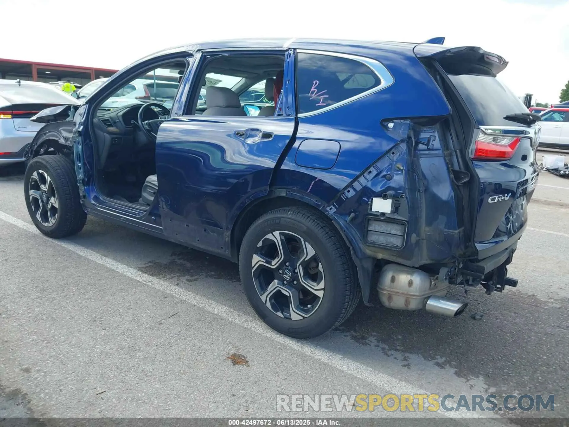 3 Photograph of a damaged car 2HKRW2H92KH607057 HONDA CR-V 2019