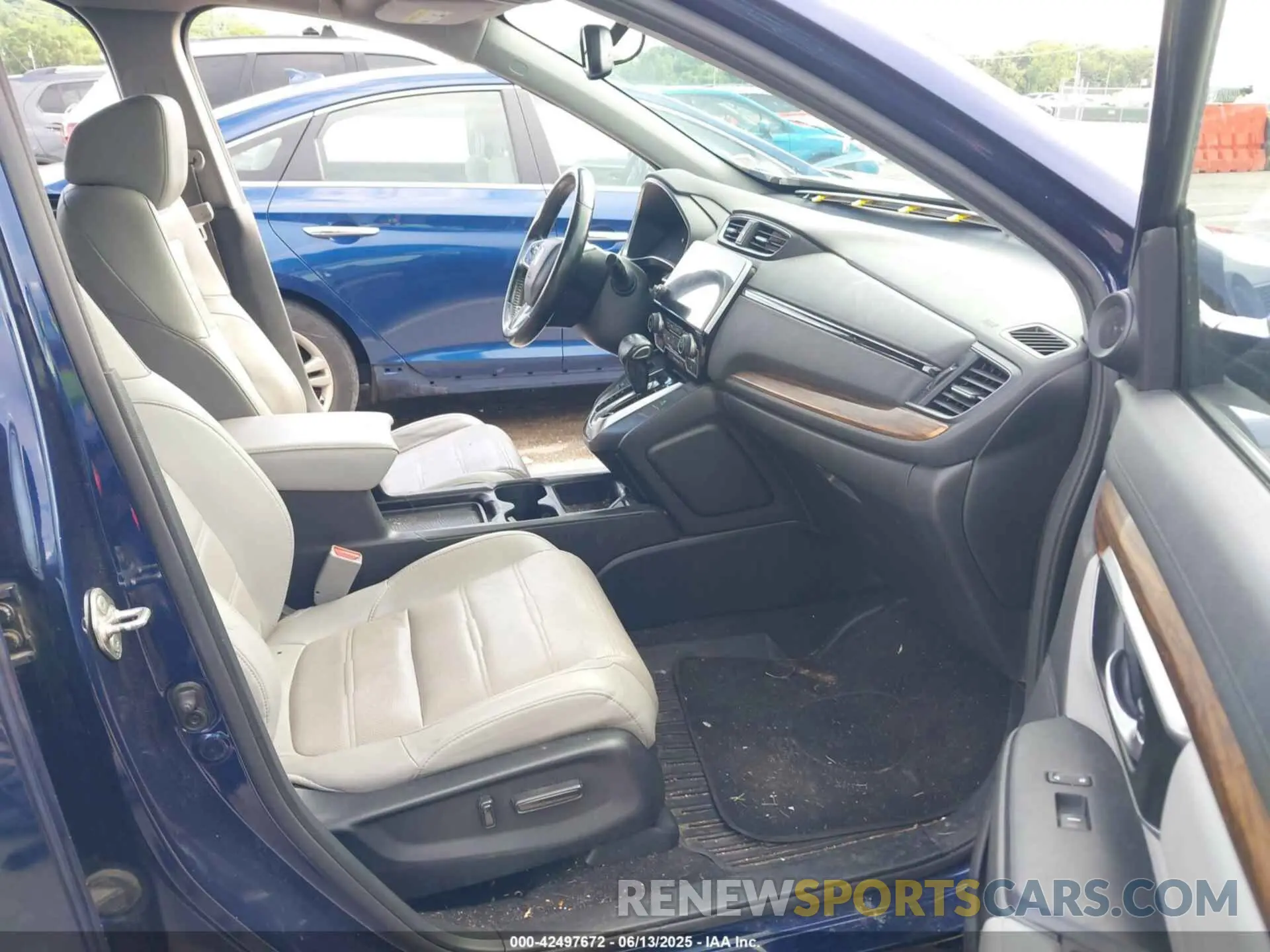 5 Photograph of a damaged car 2HKRW2H92KH607057 HONDA CR-V 2019