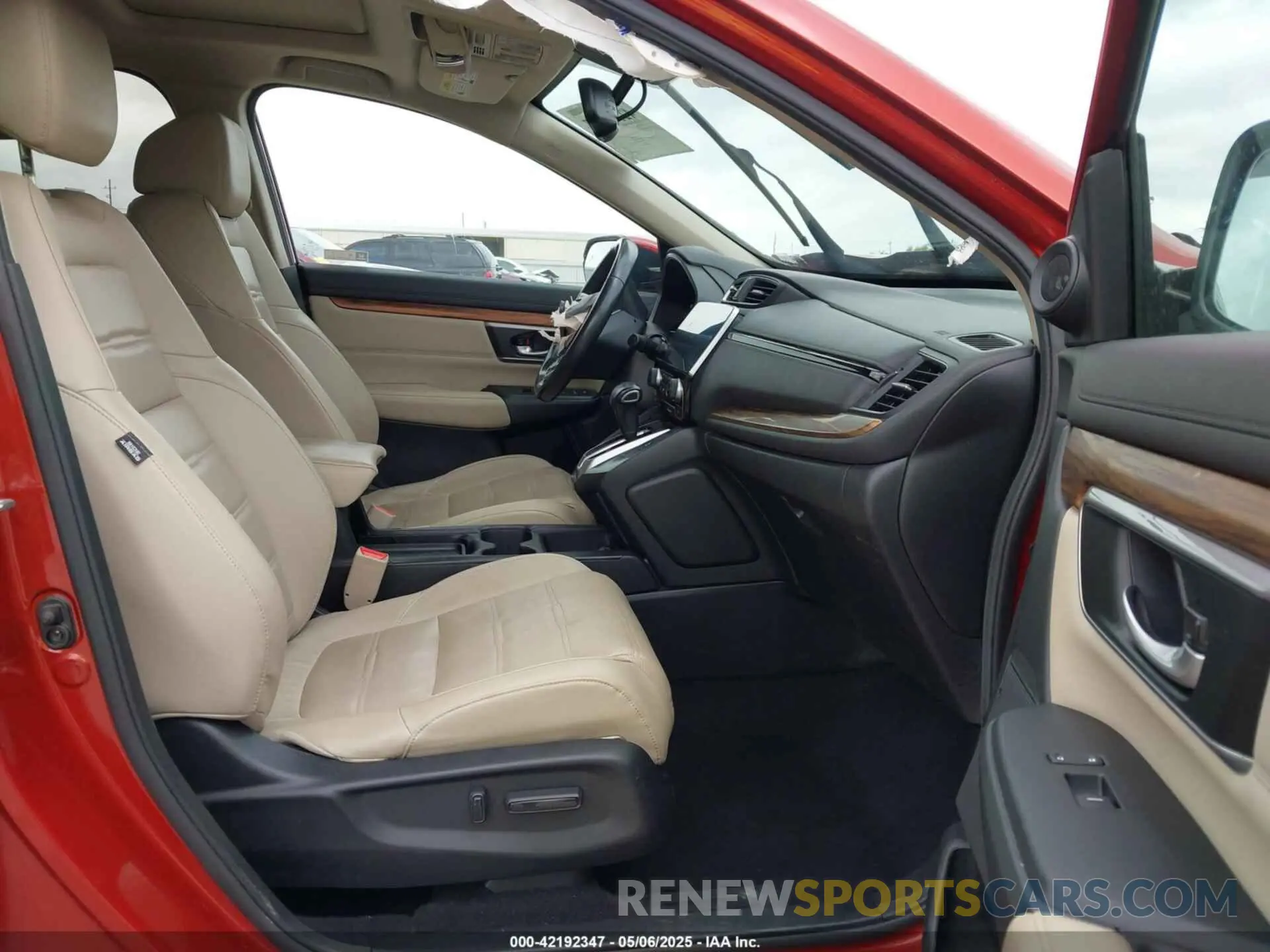 5 Photograph of a damaged car 2HKRW2H94KH635555 HONDA CR-V 2019