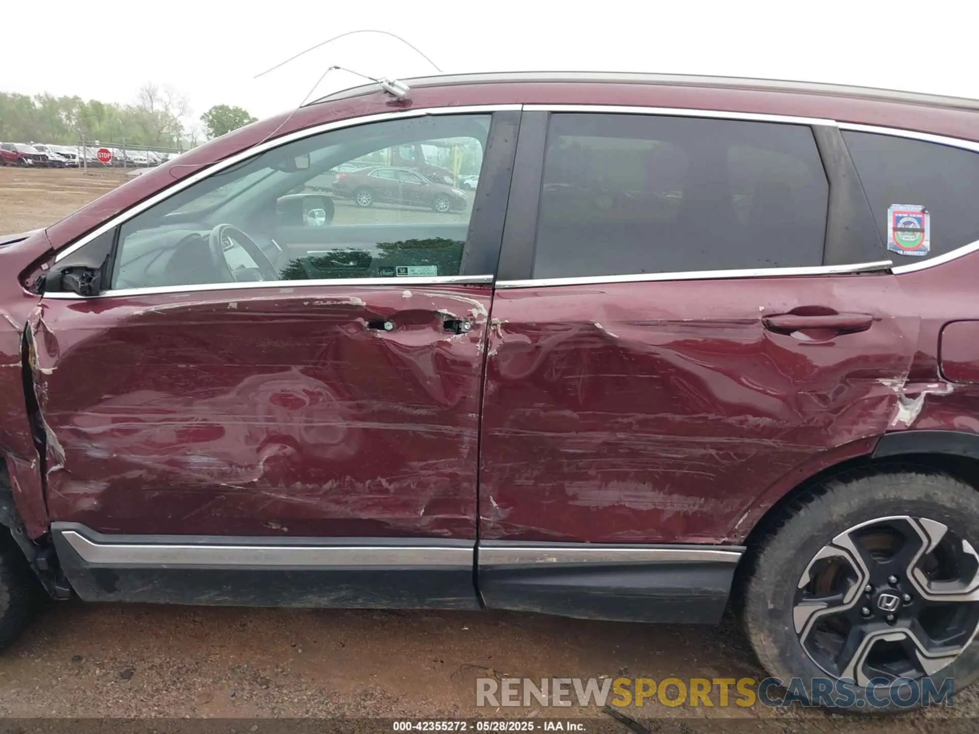 18 Photograph of a damaged car 2HKRW2H95KH617890 HONDA CR-V 2019