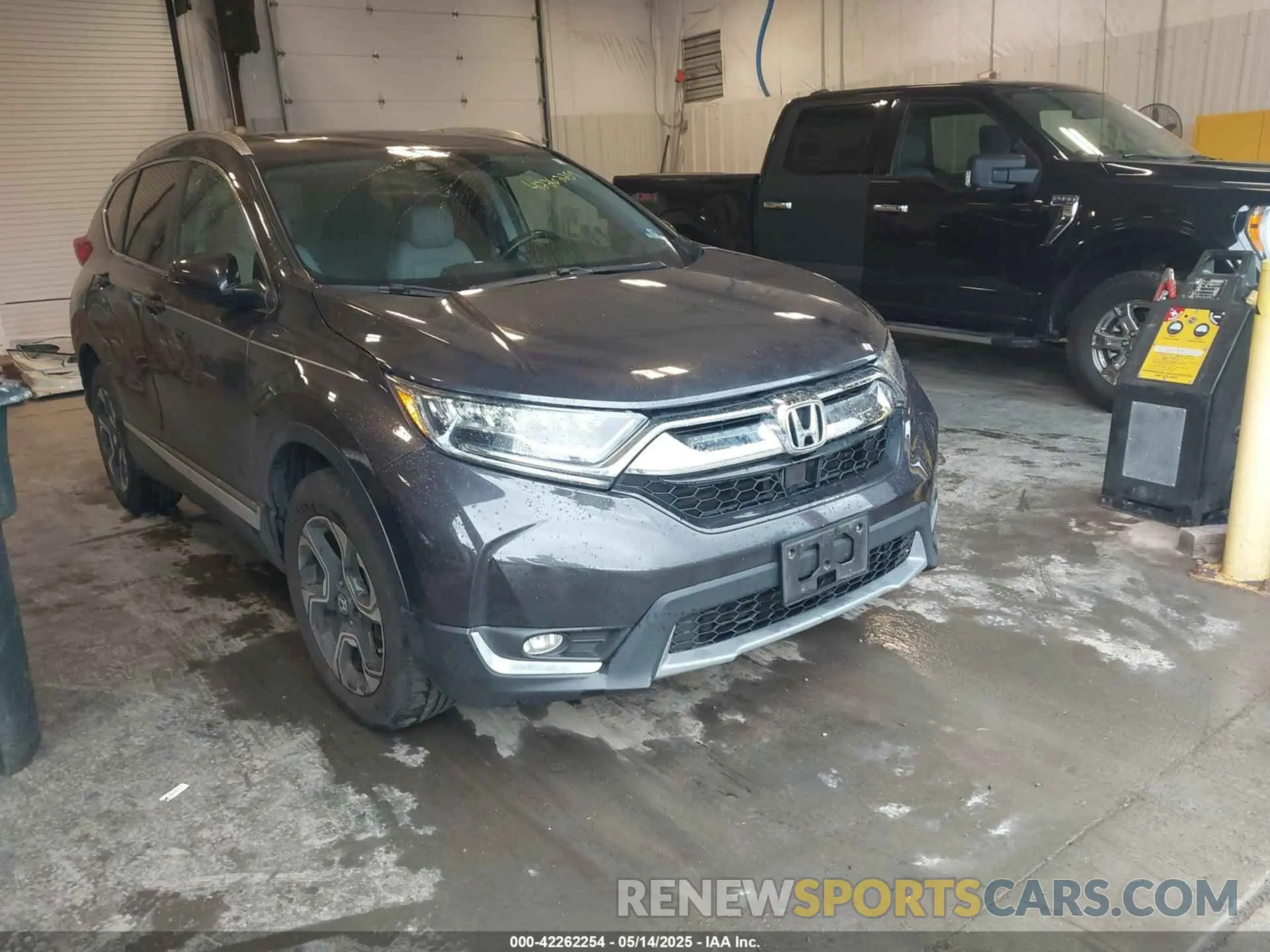 1 Photograph of a damaged car 2HKRW2H96KH659193 HONDA CR-V 2019