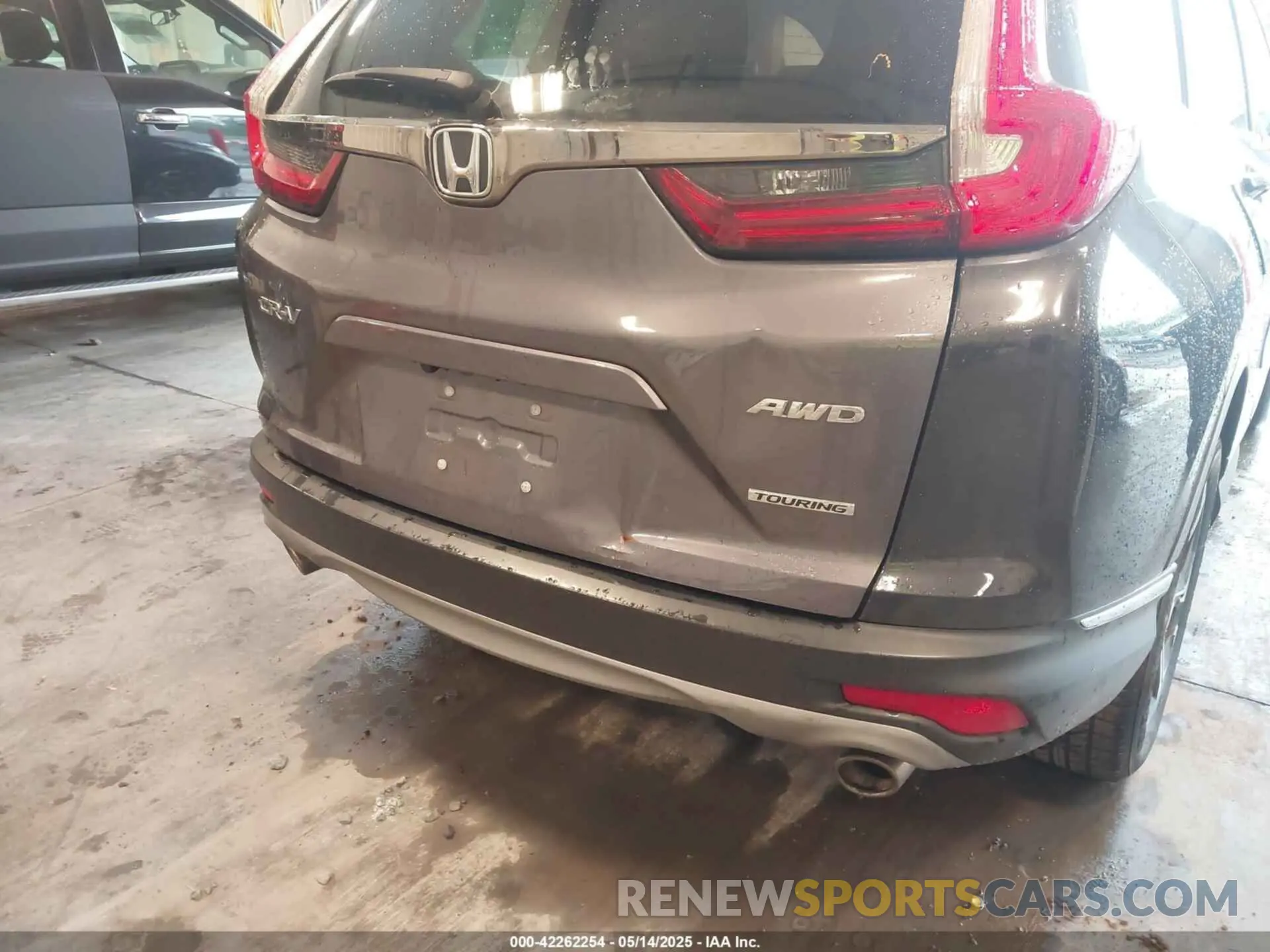 6 Photograph of a damaged car 2HKRW2H96KH659193 HONDA CR-V 2019